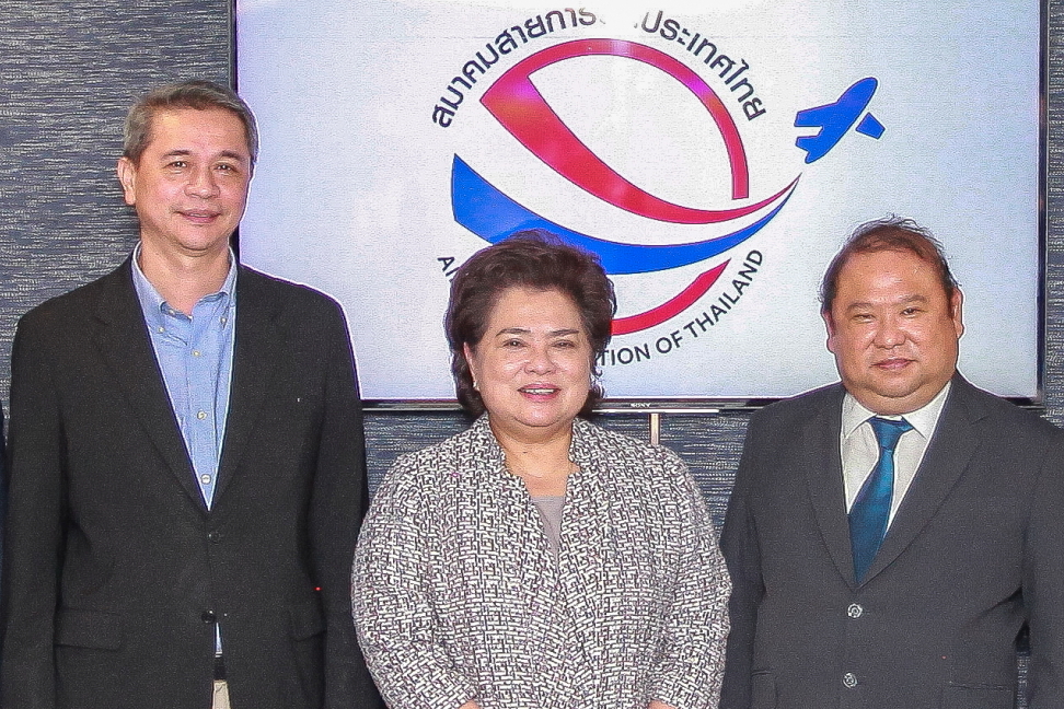Mr. Puttipong Prasarttong-Osoth (right), President of Bangkok Airways and AAT with Mrs. Charita Leelayudth CEO of Thai Smile and Mr. Tassapon Bijleveld, Executive Chairman at Thai AirAsia. Click to enlarge.