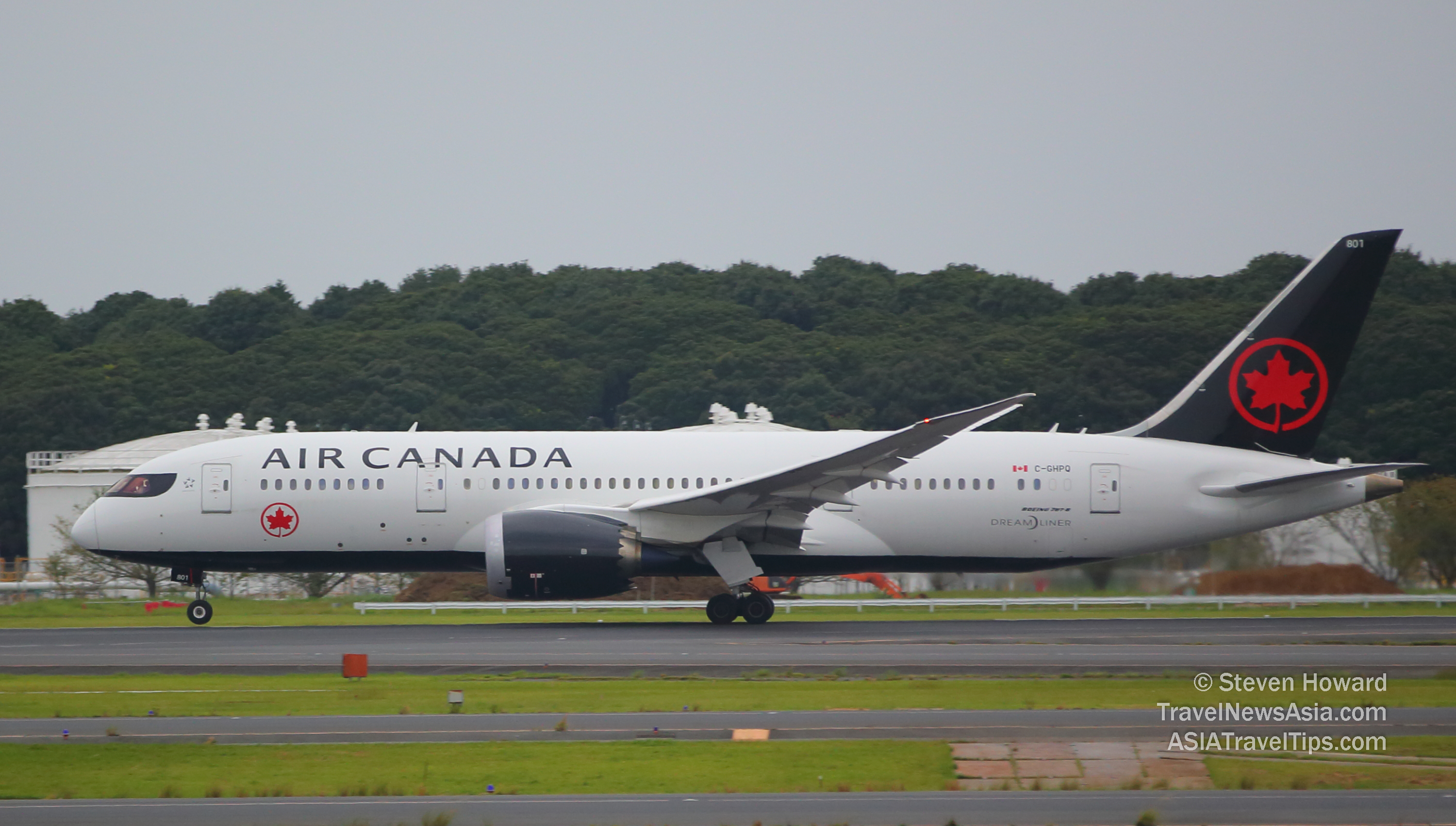Air Canada Boeing 787-8 reg: C-GHPQ. Picture by Steven Howard of TravelNewsAsia.com Click to enlarge.