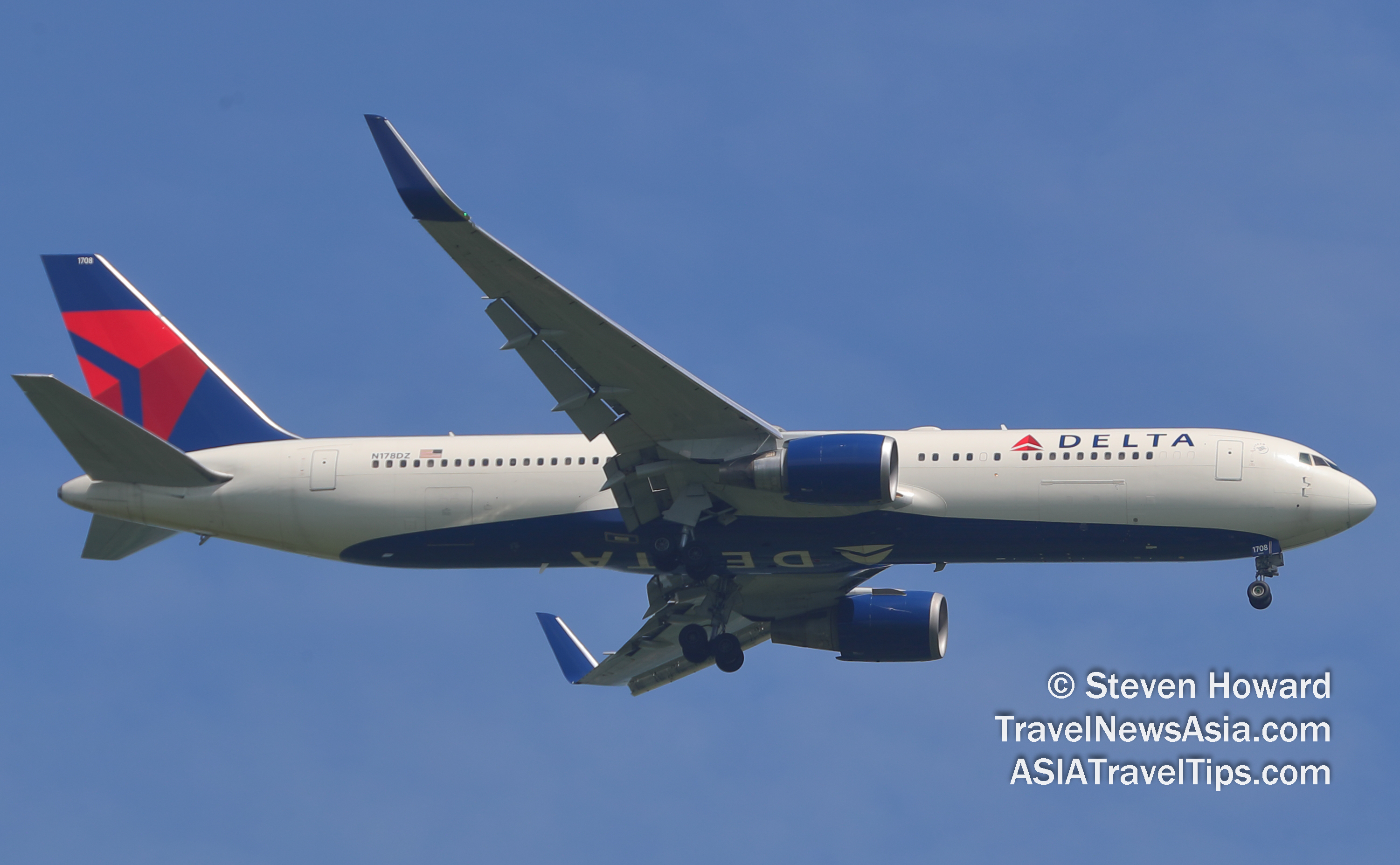 Delta Boeing 767 reg: N178DZ. Picture by Steven Howard of TravelNewsAsia.com Click to enlarge.