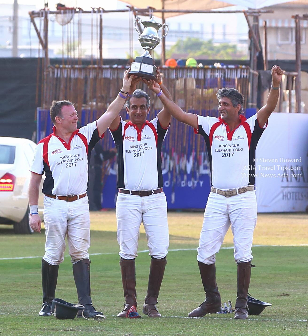 Team Mekhong beat the King Power Team 10-11 to win the 2017 King's Cup Elephant Polo Tournament