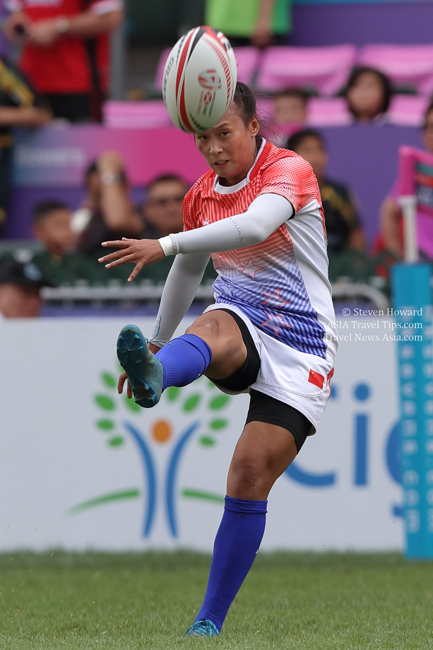 China women's rugby 7s player kicky for glory at the Cathay Pacific / HSBC Hong Kong Sevens in 2018. Picture by Steven Howard of TravelNewsAsia.com Click to enlarge.