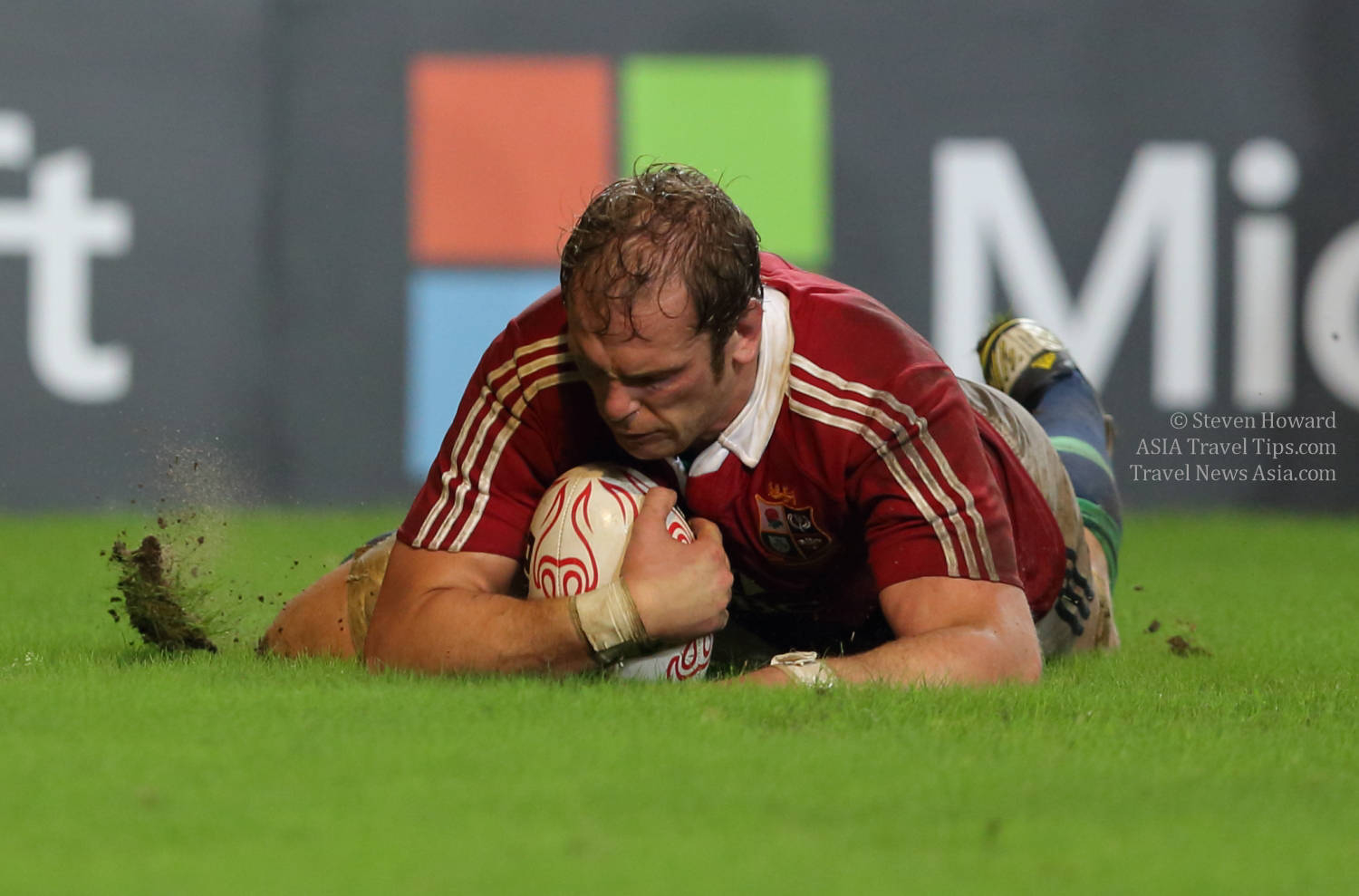 Alun Wyn Jones, a legend and one of the world's greatest players, scoring a try for the British & Irish Lions against The Barbarians in Hong Kong in 2013. Picture by Steven Howard of TravelNewsAsia.com Click to enlarge.