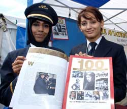 Etihad cadet pilots, Salma Mohammed Al-Baloushi from Al Ain and Aisha Hassan Salim Al Mansoori from Khorfakkan (click to enlarge - opens in a new window/tab)