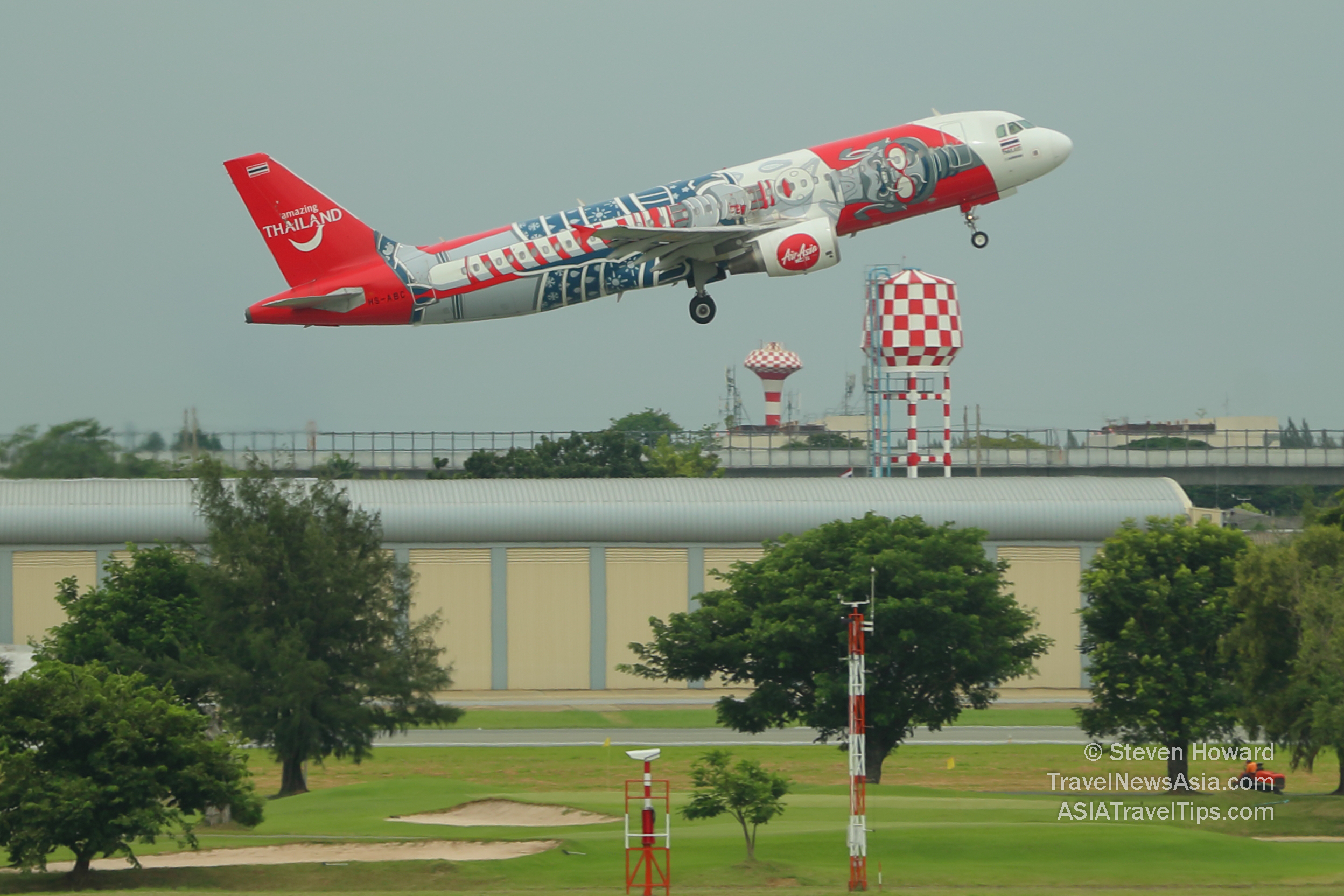 AirAsia Thailand Airbus A320 taking off from Don Mueang Airport in Bangkok. Picture by Steven Howard of TravelNewsAsia.com Click to enlarge.