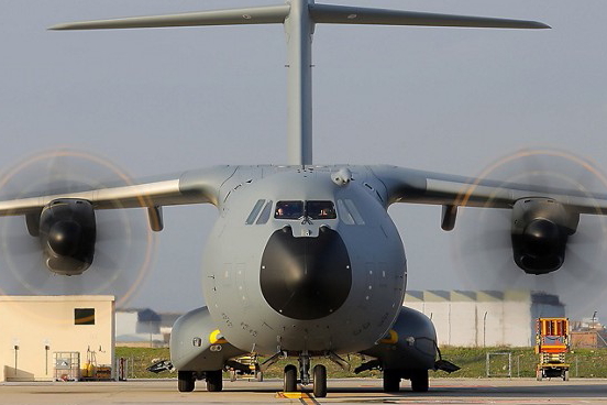 The Luxembourg Armed Forces has taken delivery of its first Airbus A400M military transport aircraft. After an initial stop in Luxembourg, the aircraft will continue its journey to the 15th Wing Air Transport in Melsbroek (Belgium), where the joint airlift unit between Belgium and Luxembourg will be based. Click to enlarge.