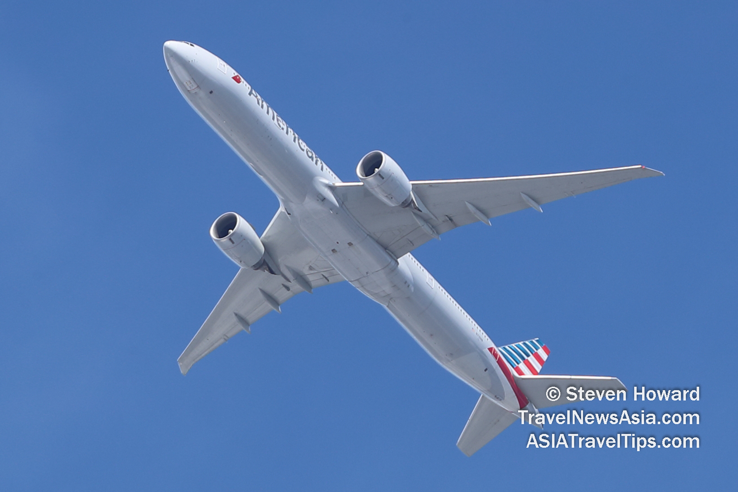 American Airlines Boeing 777 reg: N719AN. Picture by Steven Howard of TravelNewsAsia.com Click to enlarge.