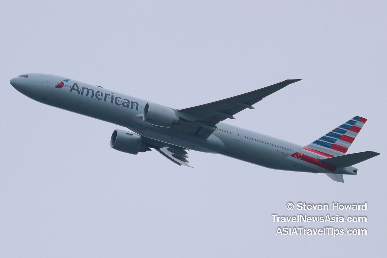 American Airlines Boeing 777 reg: N723AN. Picture by Steven Howard of TravelNewsAsia.com Click to enlarge.