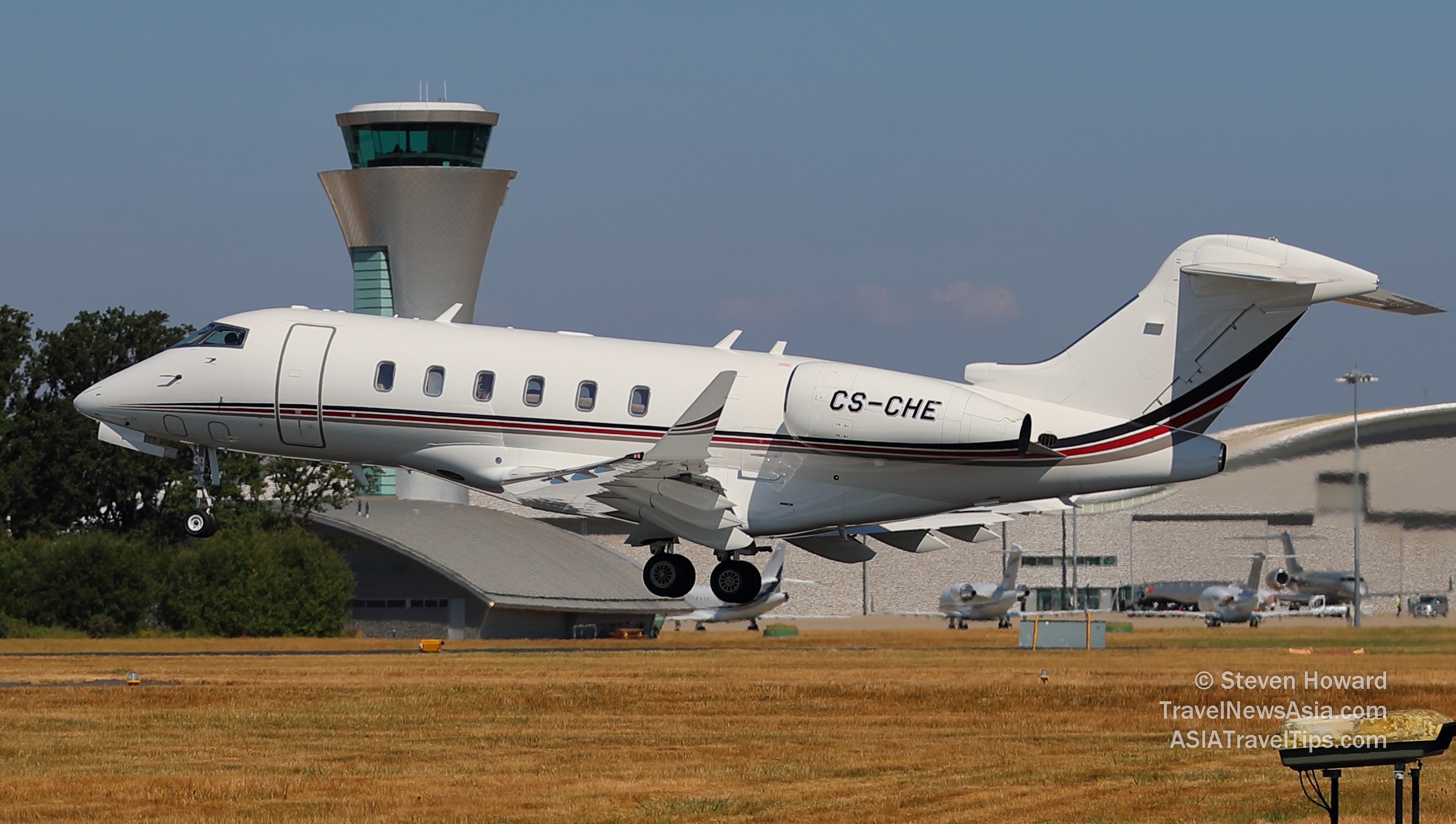 Bombardier Challenger 350 (not the jet delivered). Picture by Steven Howard of TravelNewsAsia.com Click to enlarge.