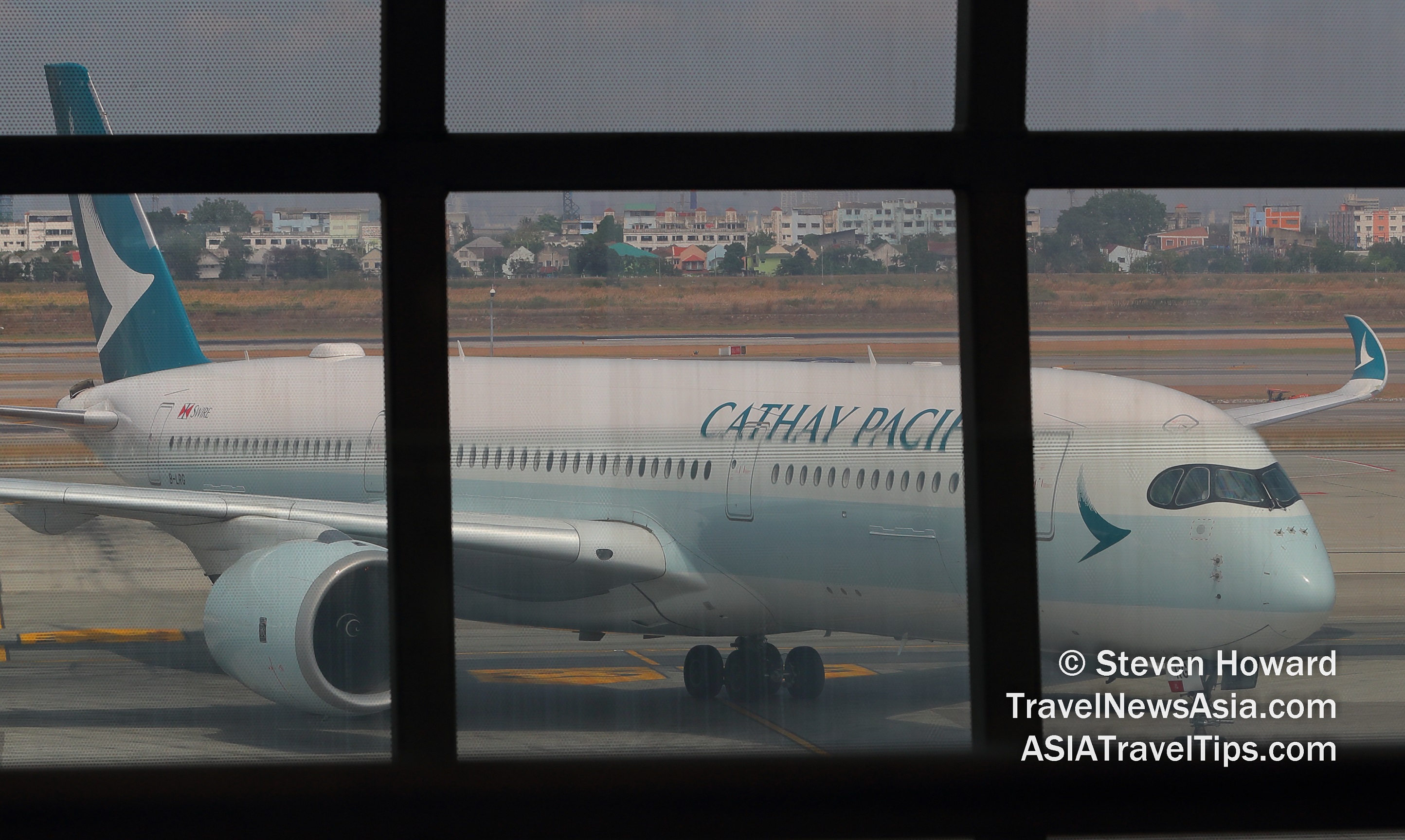 Cathay Pacific Airbus A350. Picture by Steven Howard of TravelNewsAsia.com Click to enlarge.