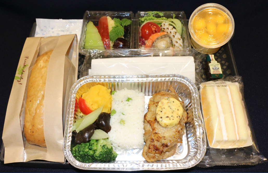 China Airlines is now serving hot meals on flights of 3 hours or more departing from or arriving in Taipei. Click to enlarge.