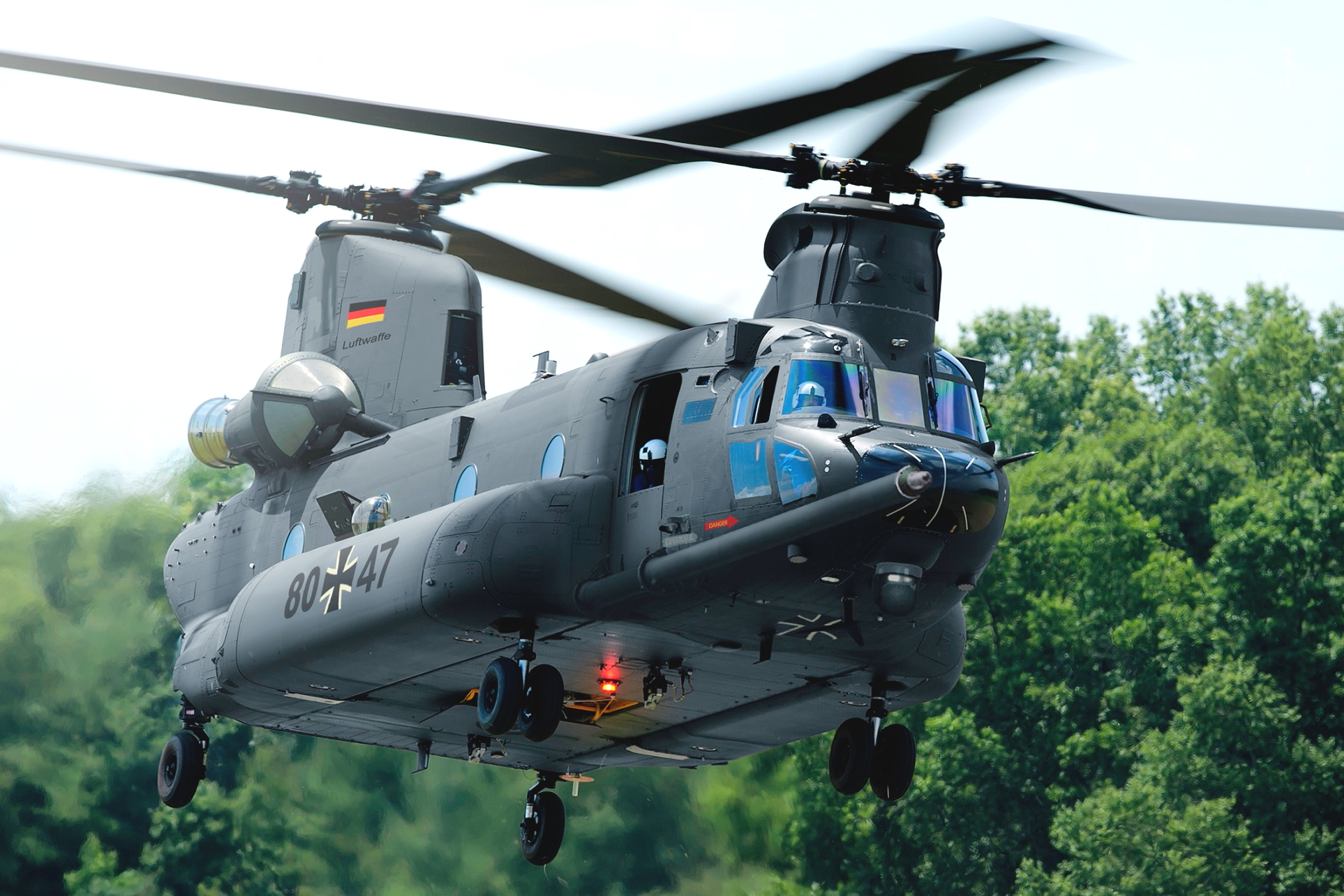 Boeing, Honeywell Aerospace and Rolls-Royce Deutschland have reached an agreement to provide in-service support of the T-55 engine should the government of Germany select the H-47 Chinook for its Schwerer Transporthubschrauber (STH) heavy-lift helicopter requirement. Click to enlarge.