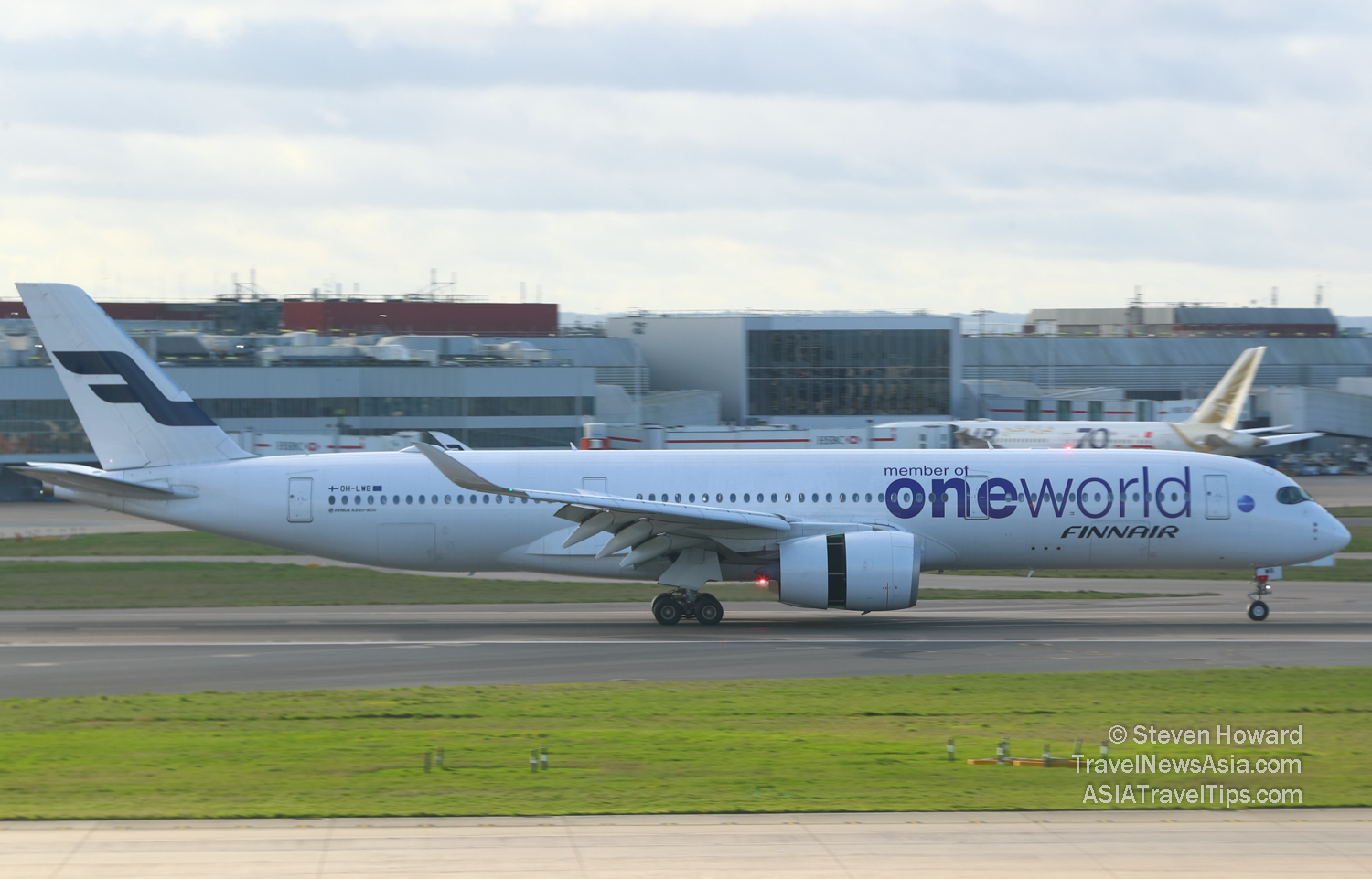 Finnair A350-900 reg: OH-LWB at London Heathrow. Picture by Steven Howard of TravelNewsAsia.com Click to enlarge.