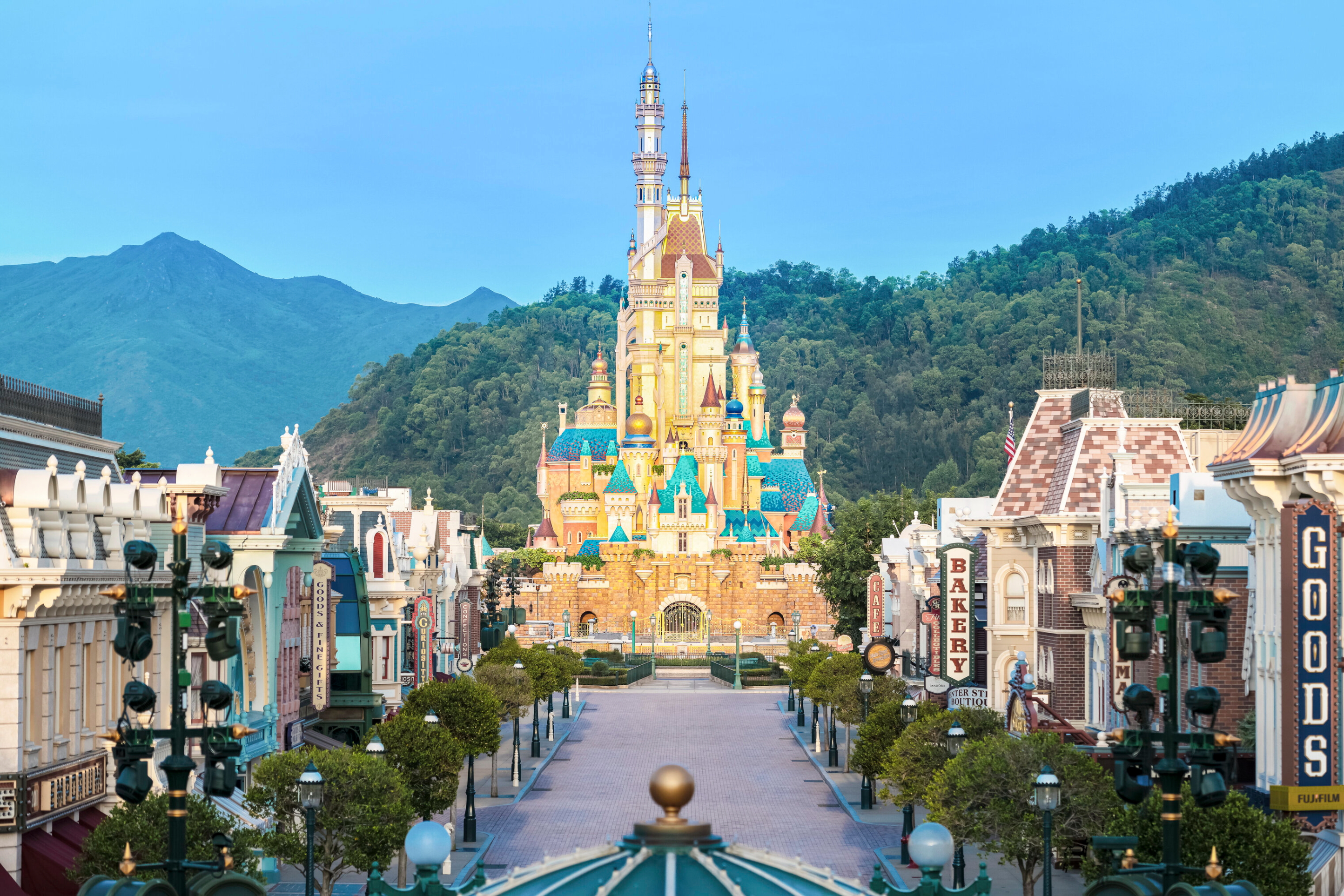 Hong Kong Disneyland Resort will officially celebrate its 15th anniversary with the opening of the reimagined castle – the Castle of Magical Dreams - on 21 November. Click to enlarge.