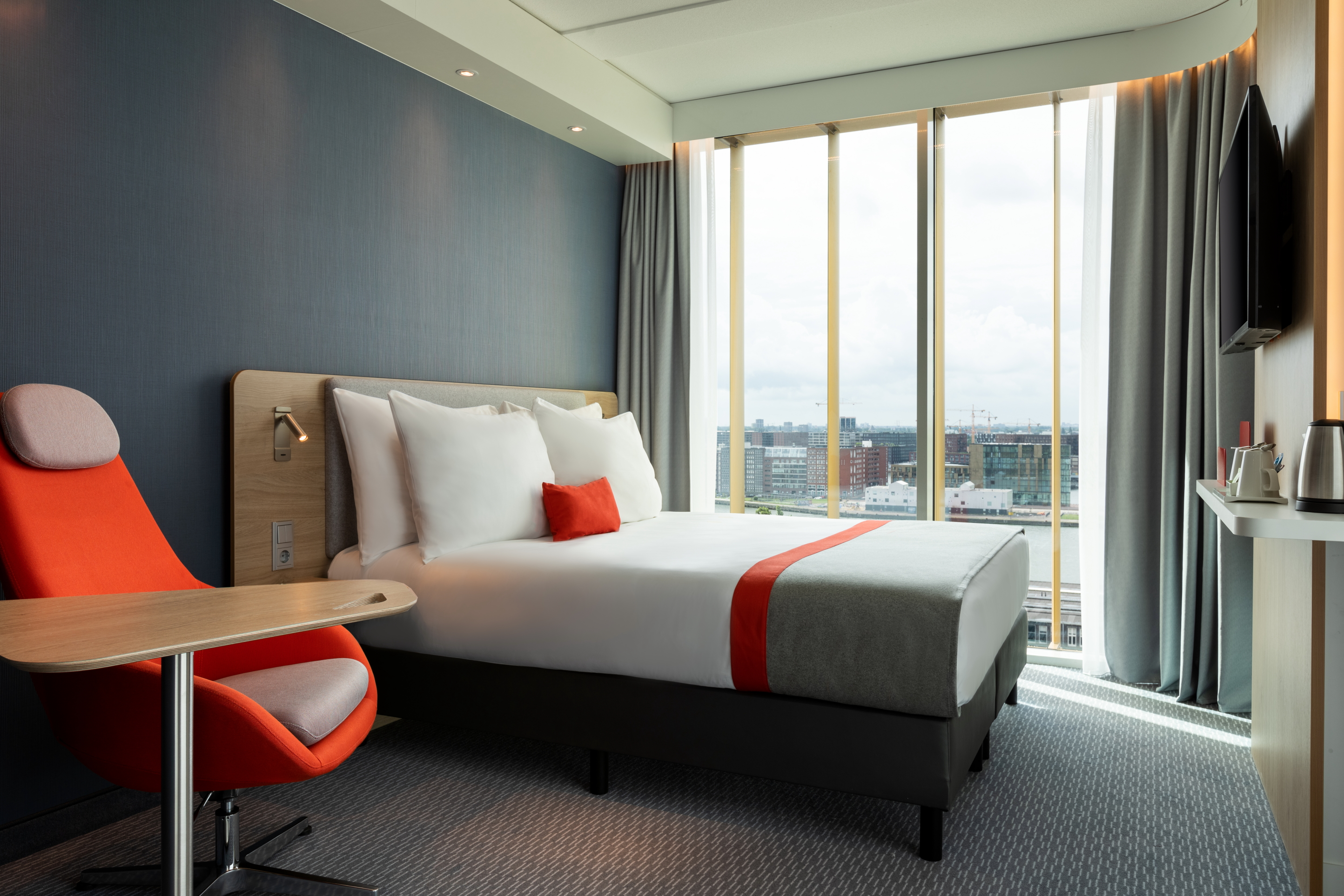 Room at Holiday Inn Express Amsterdam – North Riverside Click to enlarge.