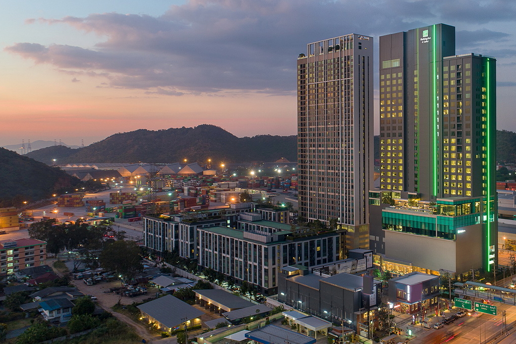 347-room Holiday Inn and Suites Siracha Laem Chabang in Siracha, Thailand. Click to enlarge.