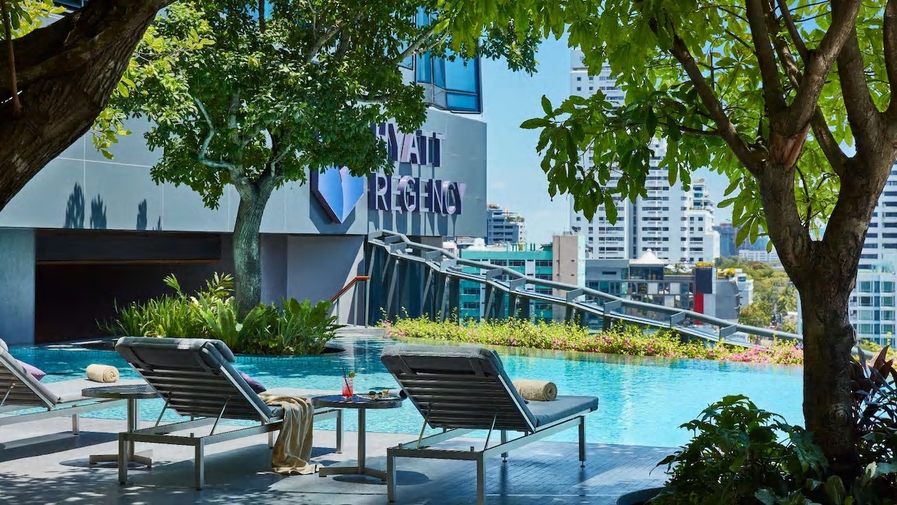 Swimming pool at the Hyatt Regency Bangkok Sukhumvit. Click to enlarge.