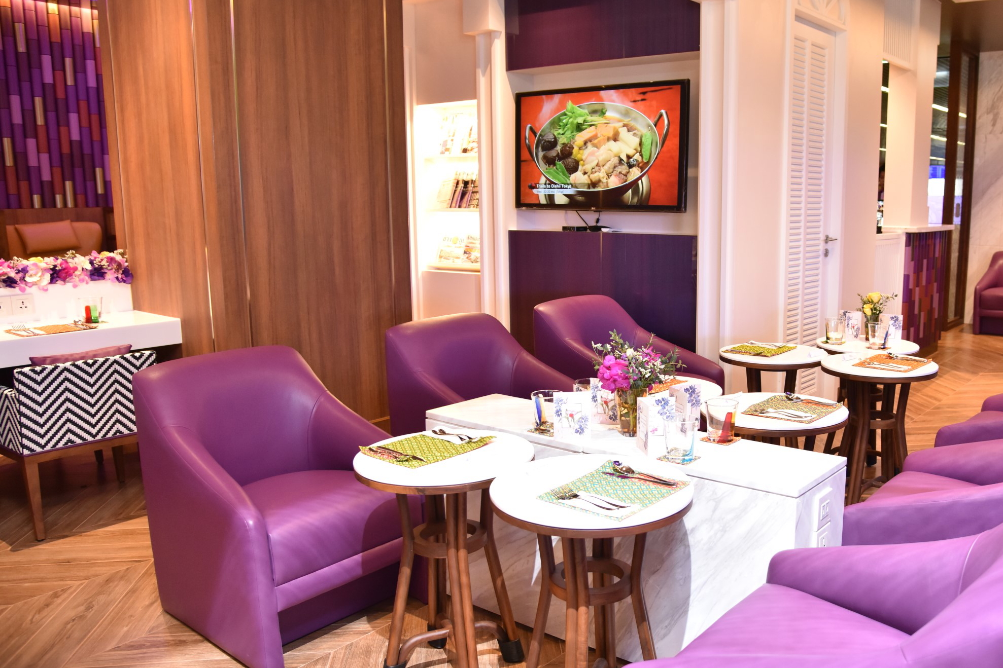 Thai Airways has opened a Royal Orchid Lounge at Phuket International Airport. The new lounge, located on the second floor of the Domestic Passenger Terminal, is open daily from 05:00 - 22:00 for passengers traveling in Thai Airways' Royal Silk Class, Royal Orchid Plus (ROP) Gold cardholders, Thai Smile’s Smile Plus passengers, and Star Alliance Gold cardholders. Click to enlarge.