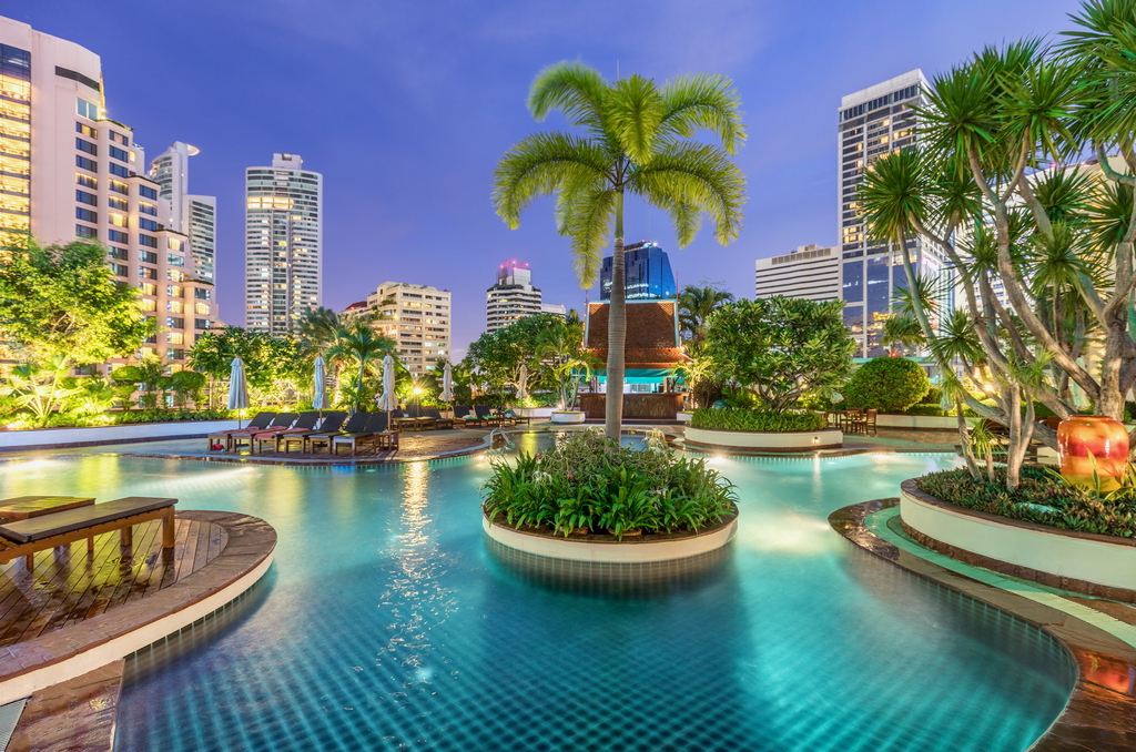 Pool at the Windsor Suites Bangkok. Accor signed a management contract for this hotel in June 2019 and is expected to rebrand it as the Grand Mercure Windsor in 2021. The hotel is currently closed and might reopen in October 2020, though no date has been confirmed. Click to enlarge.