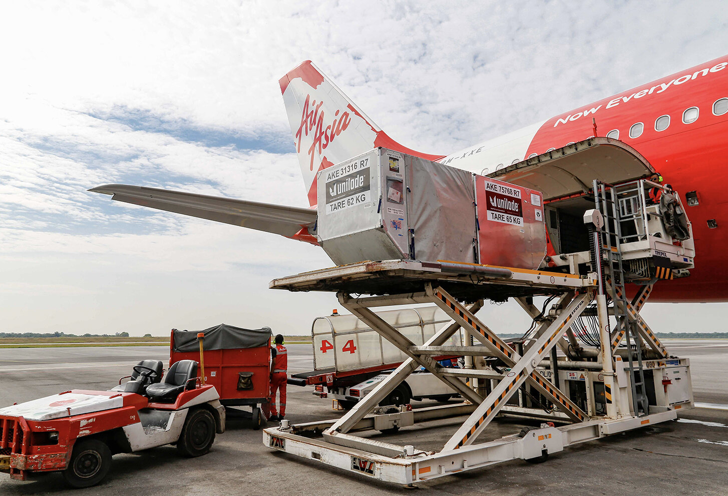 Teleport, the logistics venture of airasia digital, has been approved as a forwarding agent by the Malaysian Customs Department. Click to enlarge.