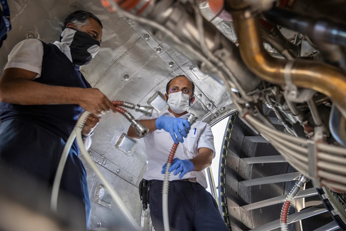 Etihad Airways has partnered with GE Aviation to launch GE’s 360 Foam Wash jet engine cleaning system. The Abu Dhabi-based airline will use GE’s 360 Foam Wash on the GE90 and GEnx-1B engines of Etihad’s Boeing 777 and 787 fleets. Click to enlarge.