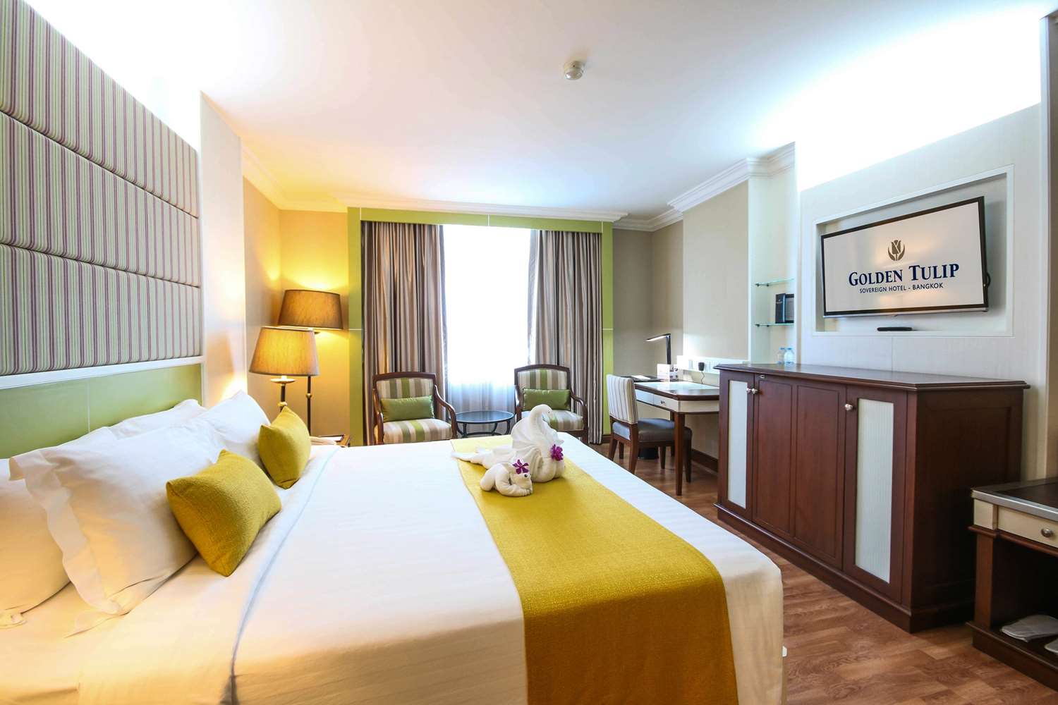 Room at Golden Tulip Sovereign Hotel Bangkok Rama V. Click to enlarge.