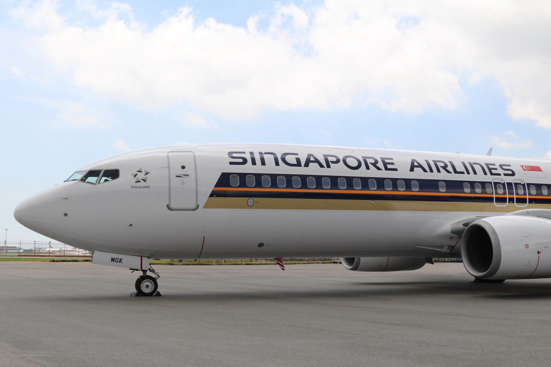 Singapore Airlines Boeing 737-800 NG reg: 9V-MGK. Click to enlarge.