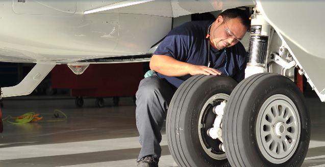 Bombardier Business Aircrafts five U.S.-based Service Centres have received the 2016 Aviation Maintenance Technician (AMT) Diamond Award of Excellence