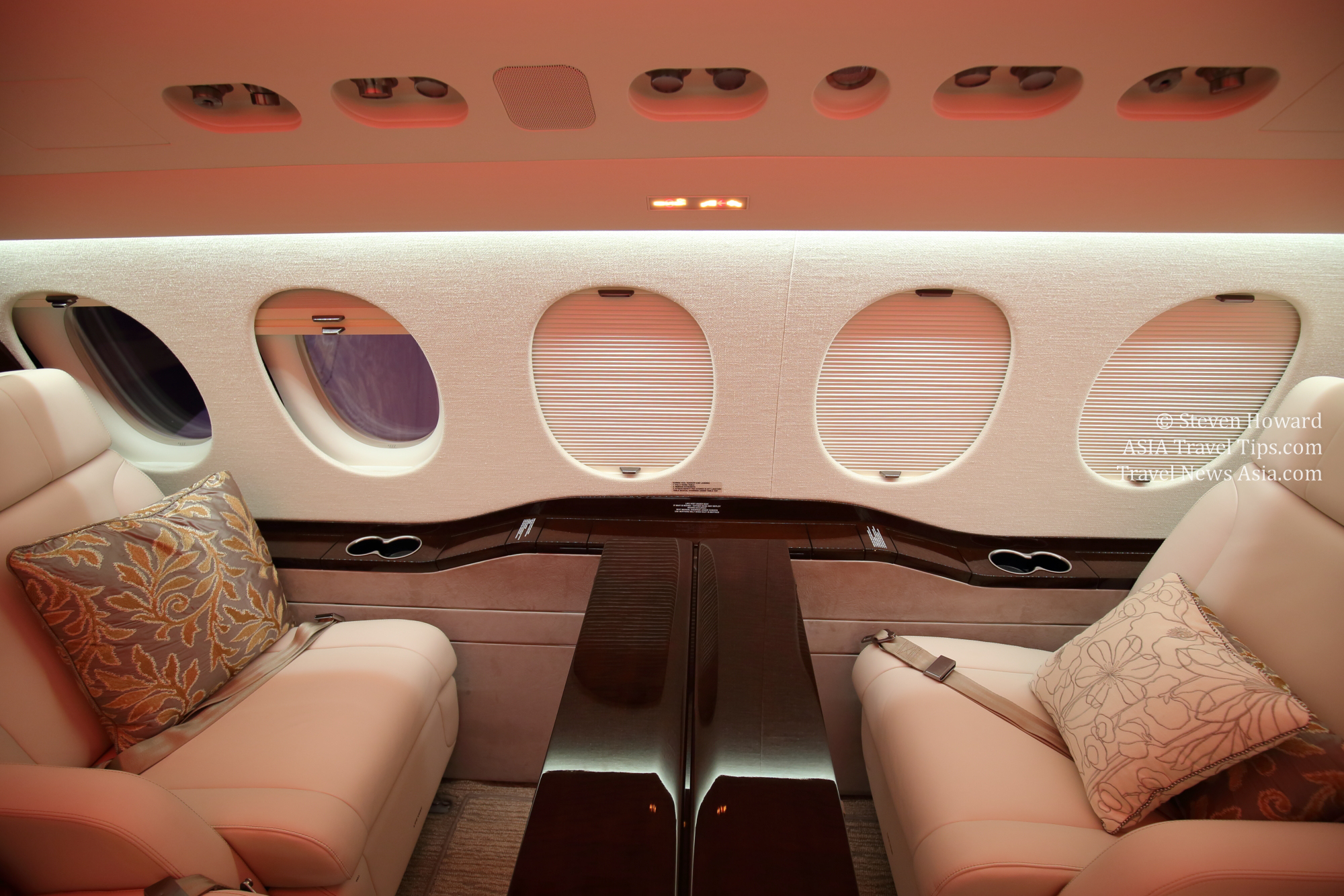 Luxurious seating onboard a Dassault Falcon 8X. Picture by Steven Howard of TravelNewsAsia.com Click to enlarge.