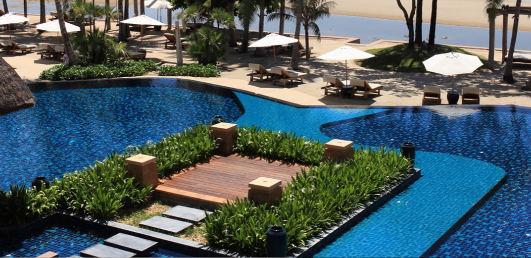 Swimming pool and beach at Mvenpick Asara Resort & Spa Hua Hin