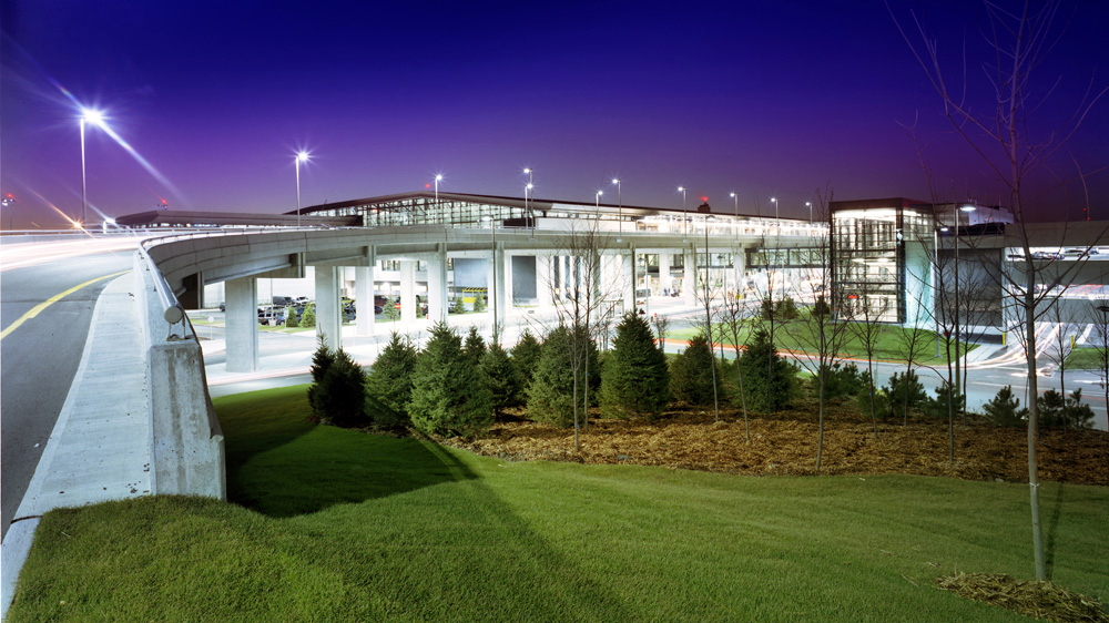 Ottawa International Airport (YOW) has become the first airport to implement Arinc cMuse, Rockwell Collins s next generation cloud-native Common Use Passenger Processing System (CUPPS) designed to provide an affordable and flexible check-in system for airports