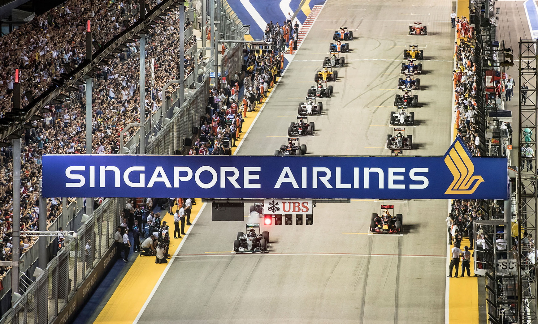 Cars at the starting grid await the signal to take off. Singapore GP. Click to enlarge.