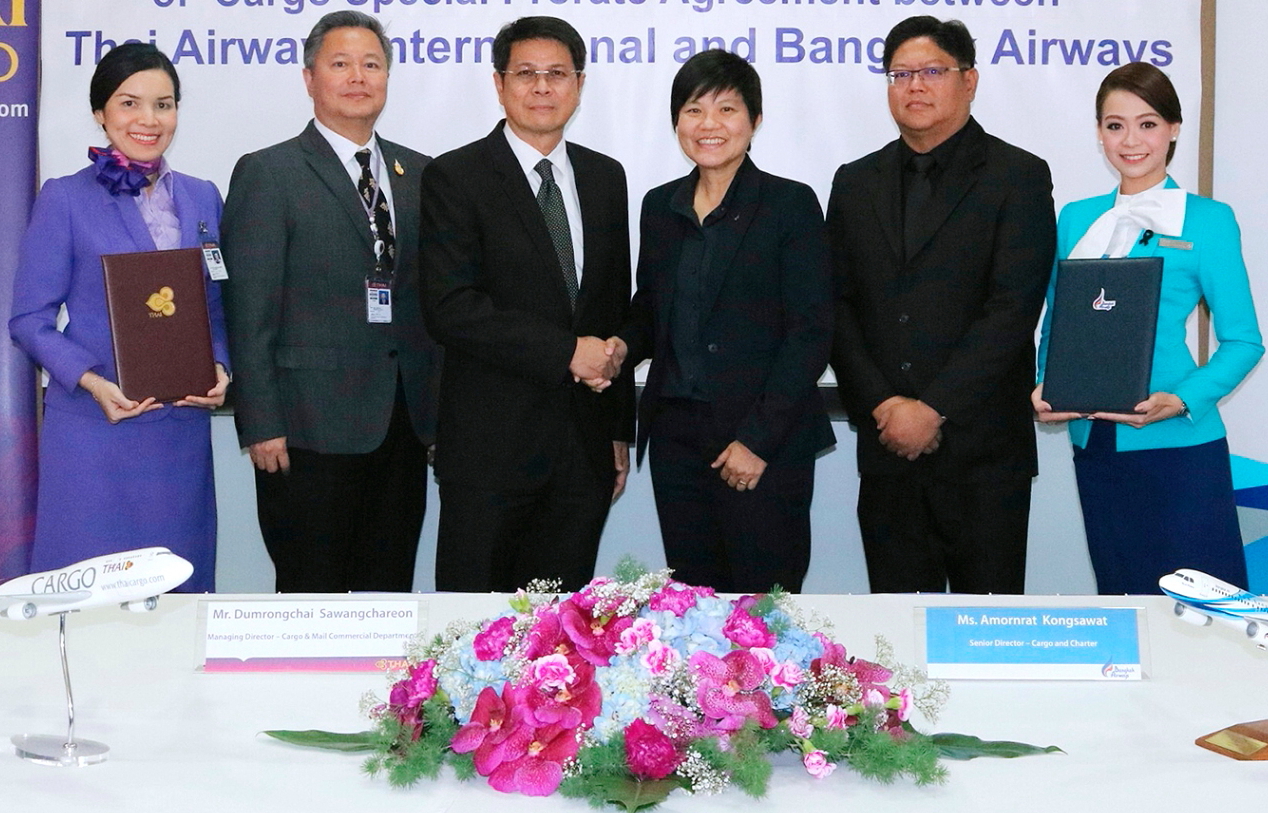 Ms. Amornrat Kongsawat, Senior Director - Cargo and Charter at Bangkok Airways and Mr. Dumrongchai Sawangchareon, Managing Director Cargo & Mail Commercial Department at Thai Airways have signed a special prorate agreement (SPA) to strengthen the airlines' respective cargo networks. The signing ceremony was held at Thai Airways Operation Center, Suvarnabhumi airport. Click to enlarge.