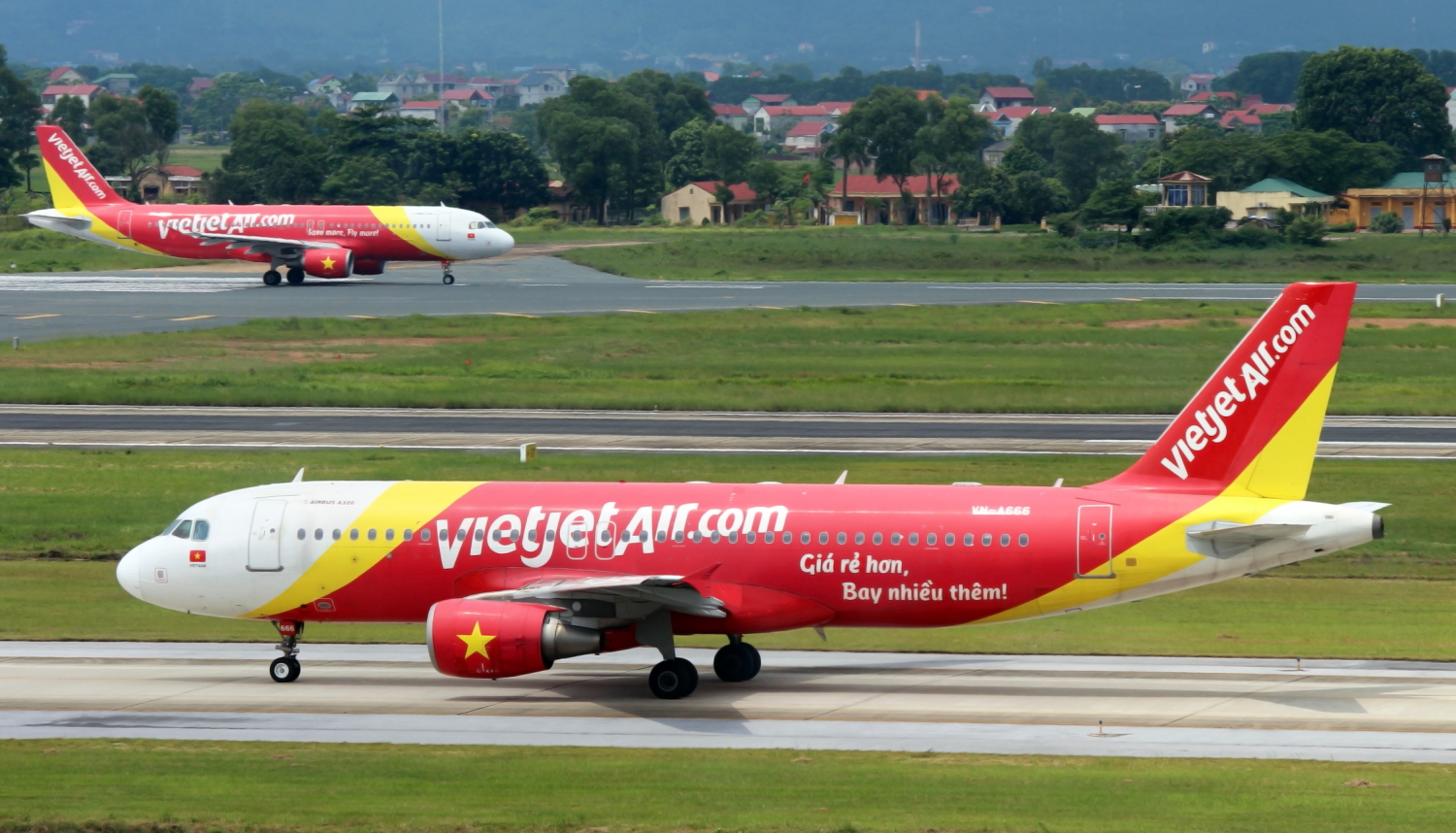 Vietjet Aircraft at Tan Son Nhat Airport. Click to enlarge.