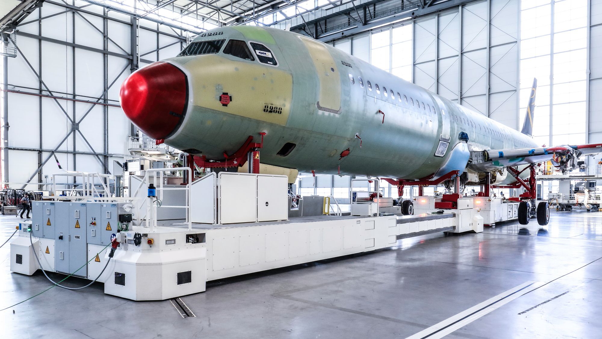 Airbus has inaugurated the fourth Hamburg, Germany A320 Family production line. Making use of digital technologies and a more flexible industrial setup, the innovative state-of-the-art line is a key enabler for ramping up the single-aisle programme to 60 aircraft per month by mid-2019. Click to enlarge.