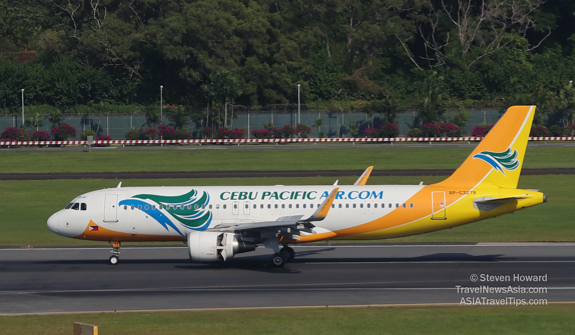 Cebu Pacific Airbus A320 reg: RP-C3279. Picture taken by Steven Howard of TravelNewsAsia.com at Changi Airport in Singapore. Click to enlarge.
