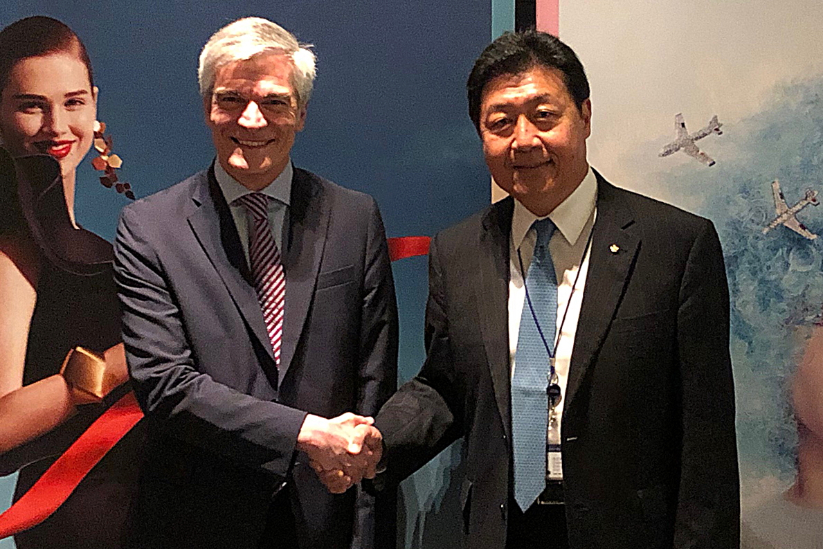China Airlines Senior Vice President Steve Chang (right) and Air France KLM Senior Vice President Asia Pacific Antoine Pussiau (left). Click to enlarge.