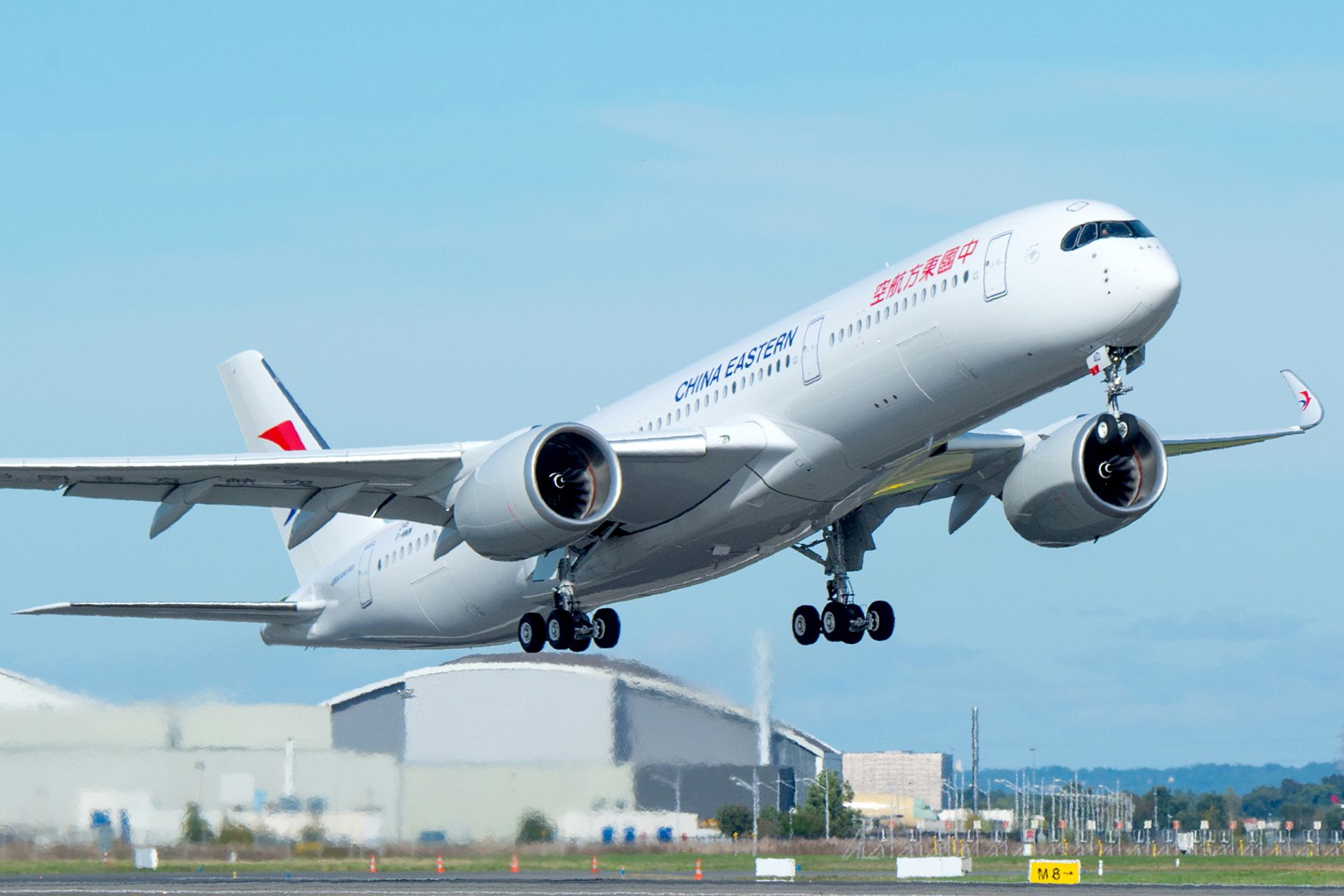 China Eastern Airlines' first Airbus A350-900 has performed its maiden flight in Toulouse, France. The aircraft now enters the final phase of production, ground checks and test flights before being prepared for delivery in the coming weeks. China Eastern has 20 Airbus A350-900s on order.. Click to enlarge.