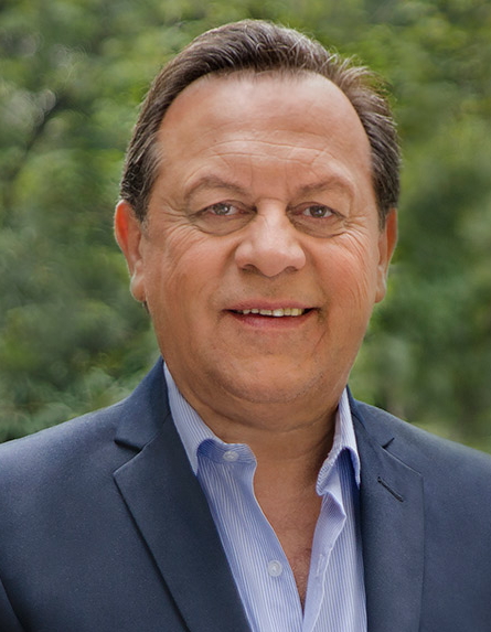 Minister of Tourism of Argentina, Gustavo Santos. Click to enlarge.