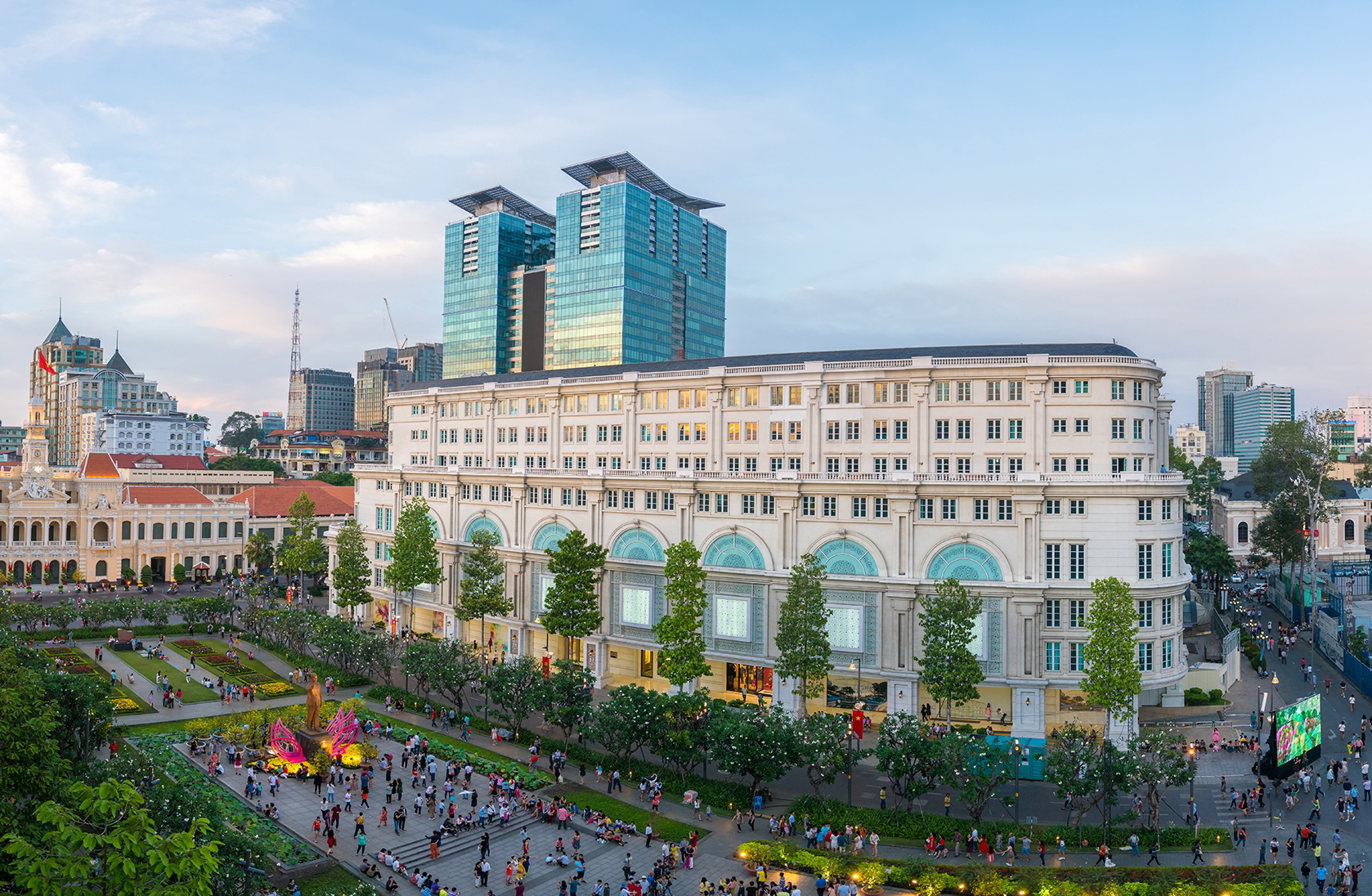 Scheduled to open in 2020, the Mandarin Oriental, Saigon, will form part of Union Square Saigon, a commercial building in the heart of the city, that is currently under renovation. Click to enlarge.