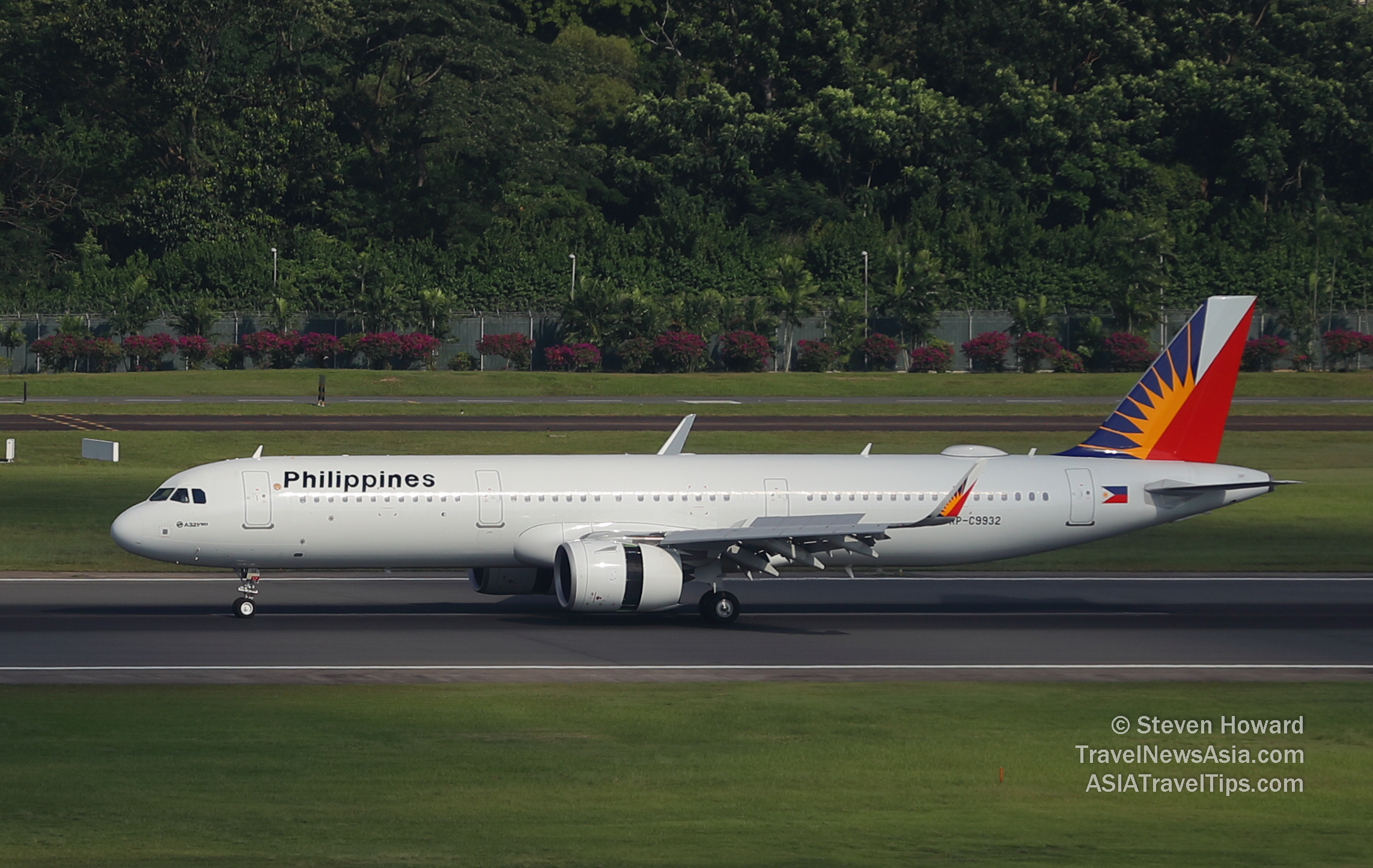 Philippine Airlines Airbus A321 reg: RP-C9932. Picture by Steven Howard of TravelNewsAsia.com Click to enlarge.