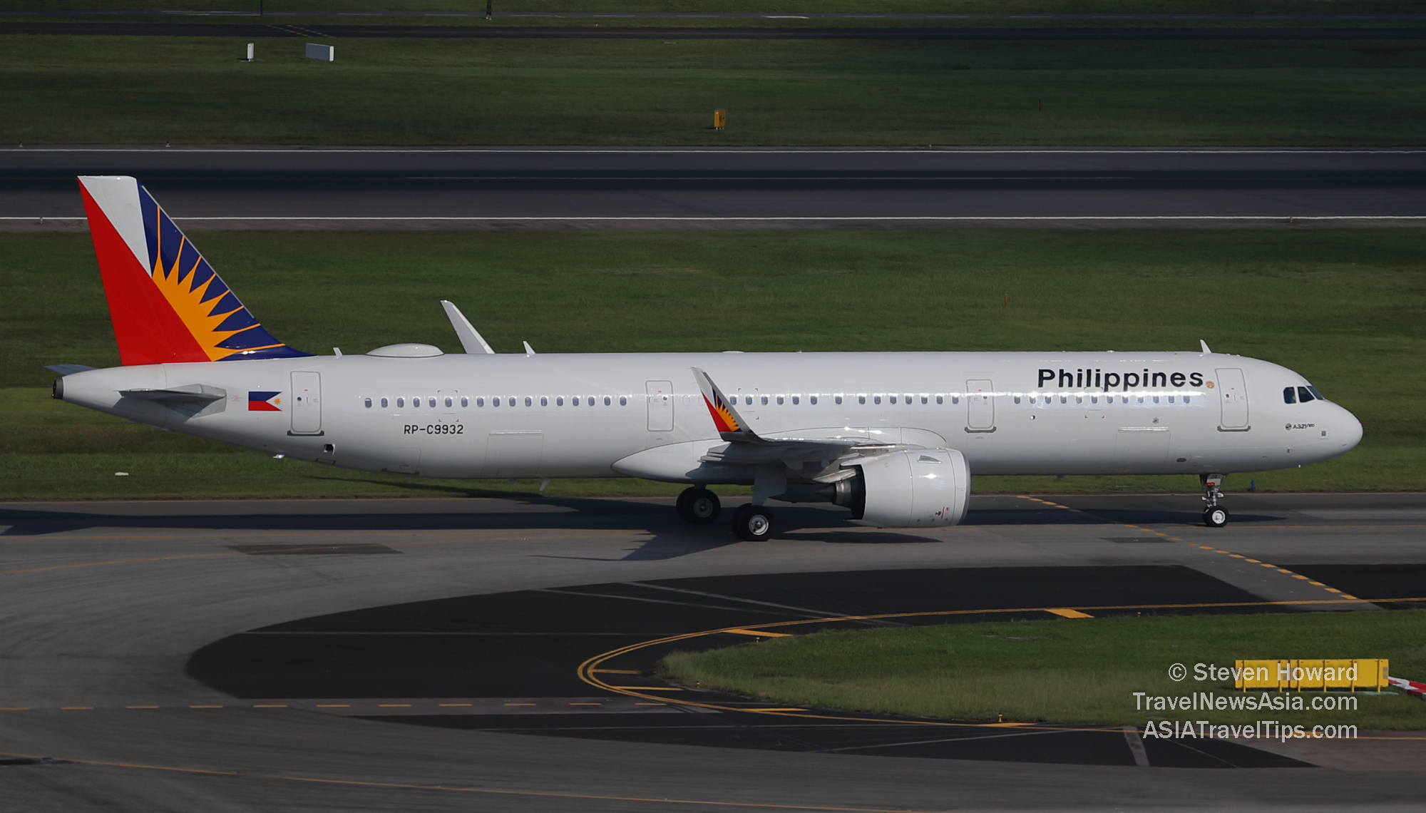 Philippine Airlines Airbus A321 reg: RP-C9932. Picture by Steven Howard of TravelNewsAsia.com Click to enlarge.