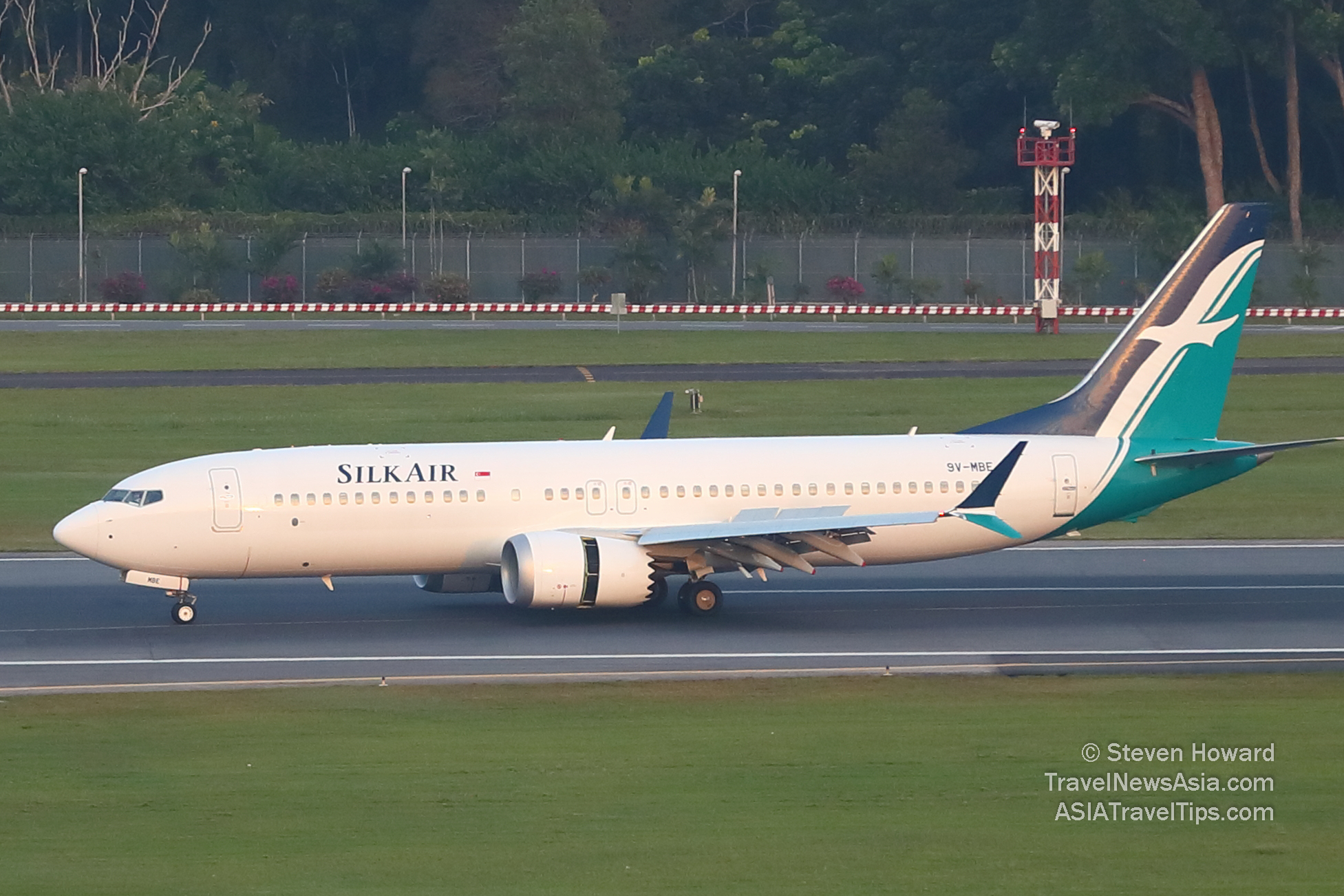 SilkAir Boeing 737 MAX 8 reg: 9V-MBE. Picture by Steven Howard of TravelNewsAsia.com Click to enlarge.