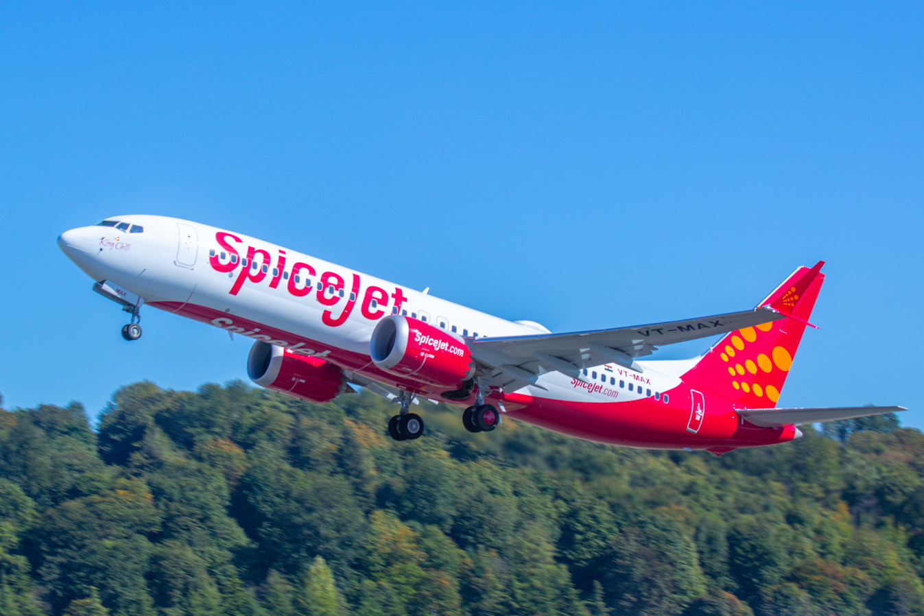 SpiceJet Boeing 737 MAX 8 reg: VT-MAX. Click to enlarge.