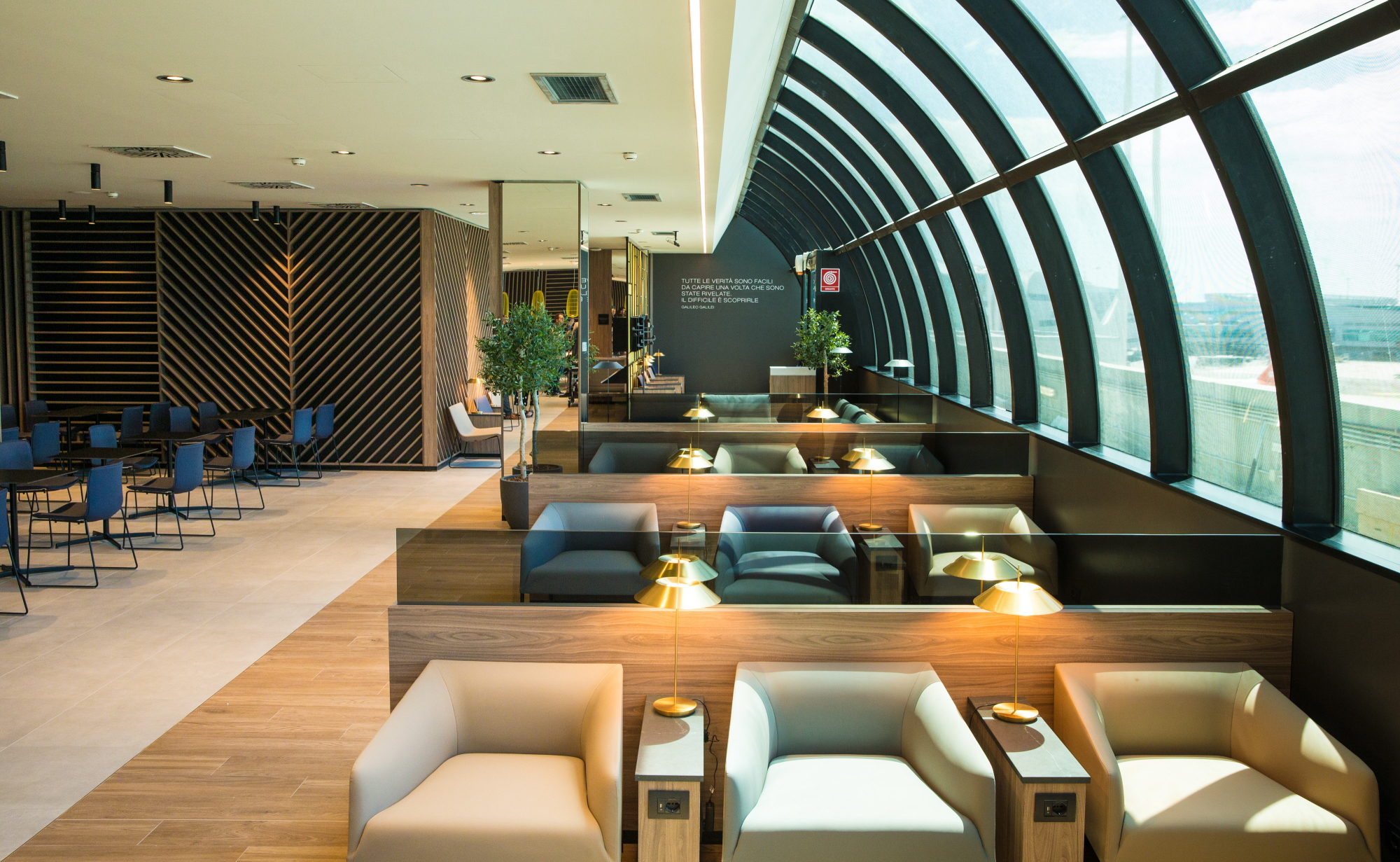 Star Alliance has opened a lounge for eligible First and Business Class passengers and Star Alliance Gold Card holders at Fiumicino Airport in Rome, Italy. Click to enlarge.