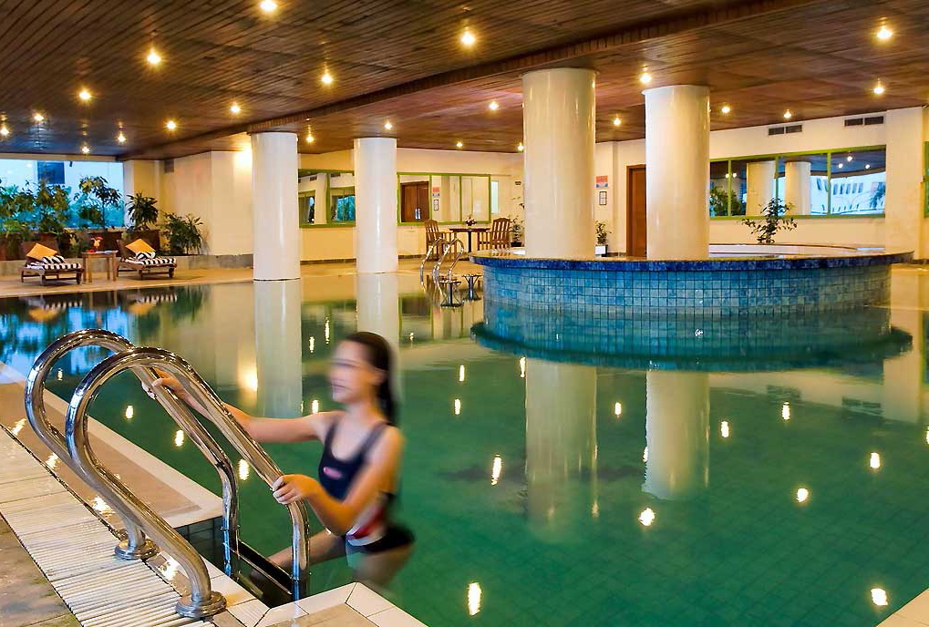 Swimming pool at the Travelodge Batam (previously known as the Novotel Batam). Click to enlarge.