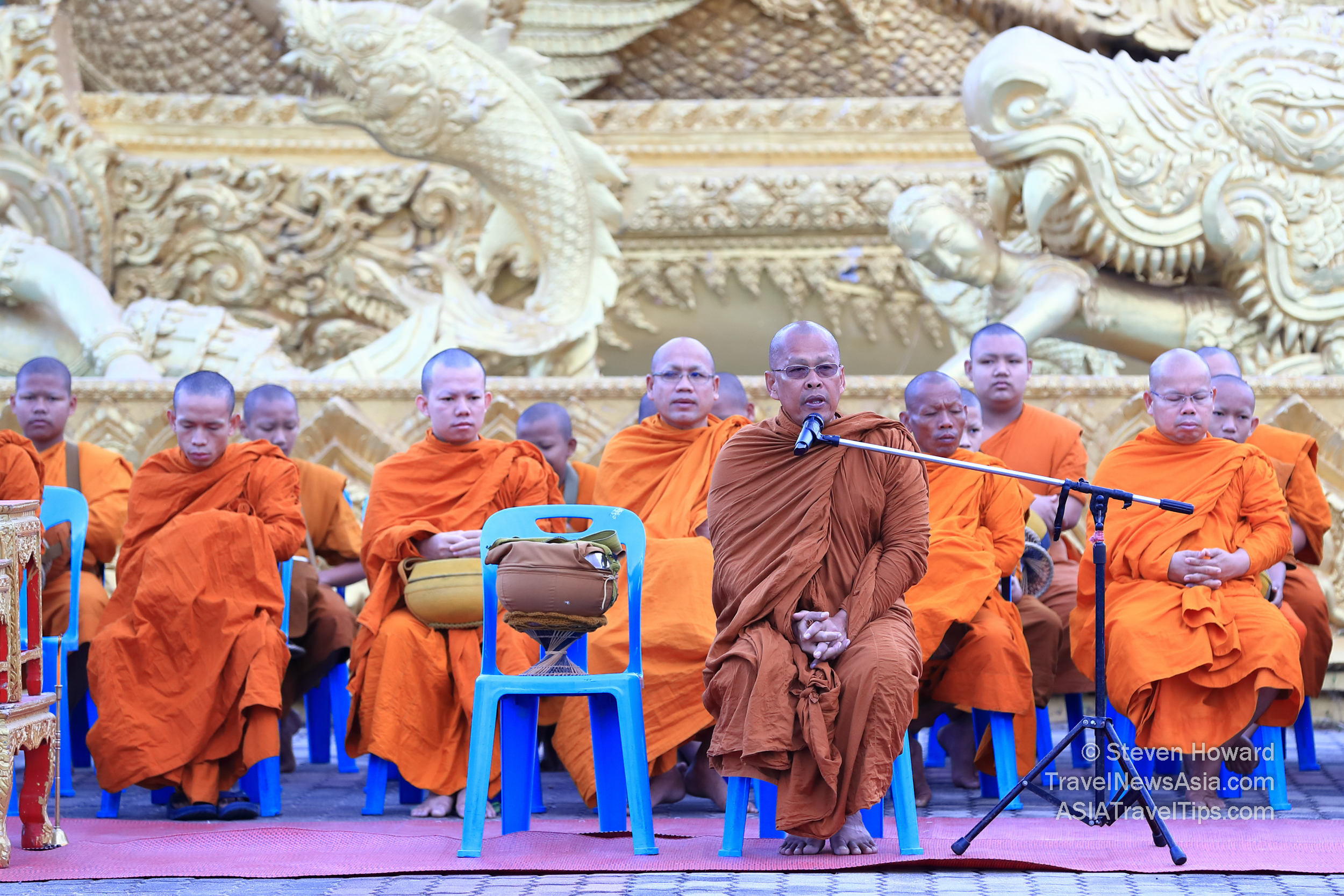 A monk performs an alms ceremony in Ubon Ratchathani's beautiful Thung Si Mueang Park in 2018. Picture by Steven Howard of TravelNewsAsia.com Click to enlarge.