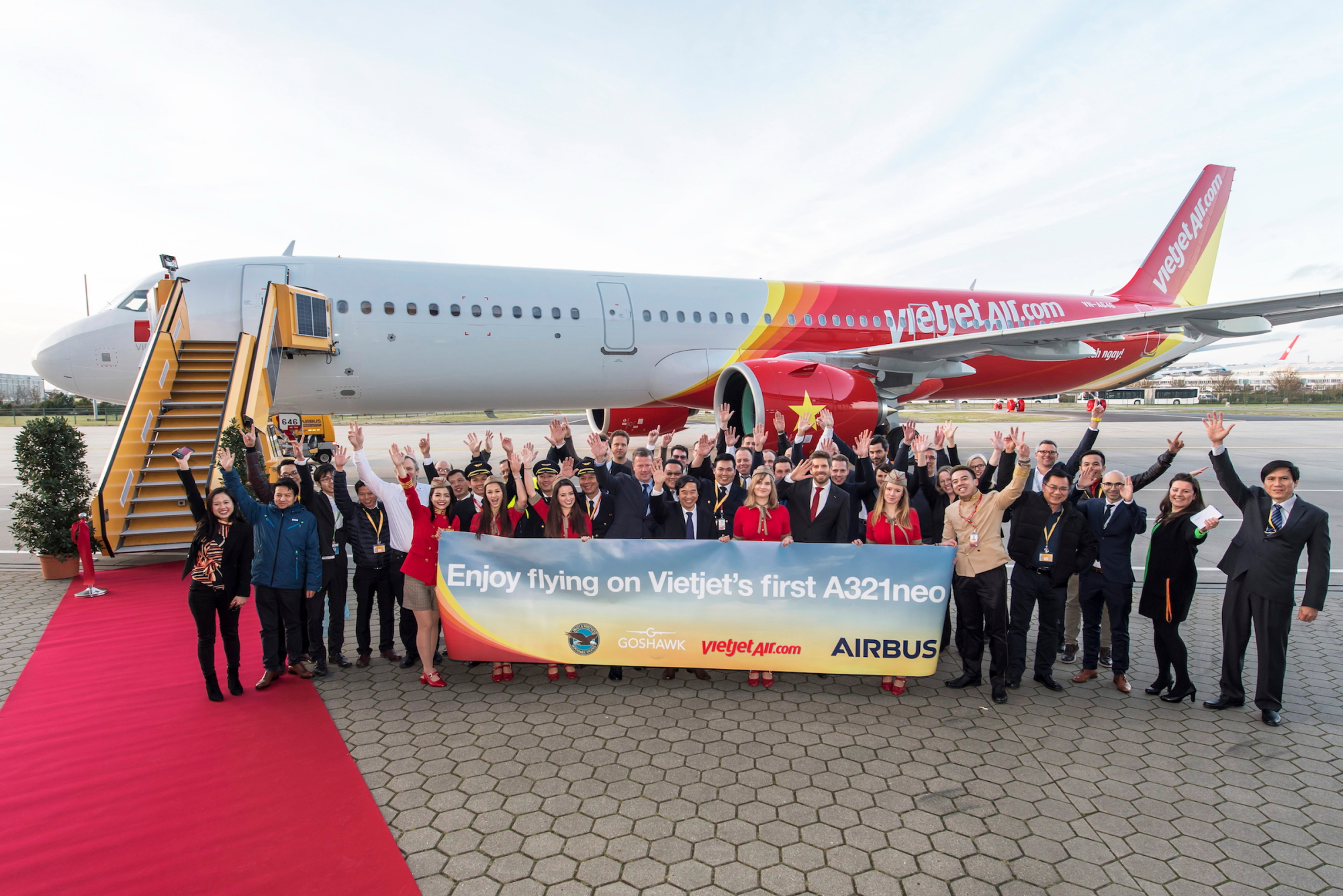 The A321neo (new engine option), registered as VN-646, was transferred to Vietjet at Airbus factory in Hamburg, Germany before heading to Vietnam. Click to enlarge.