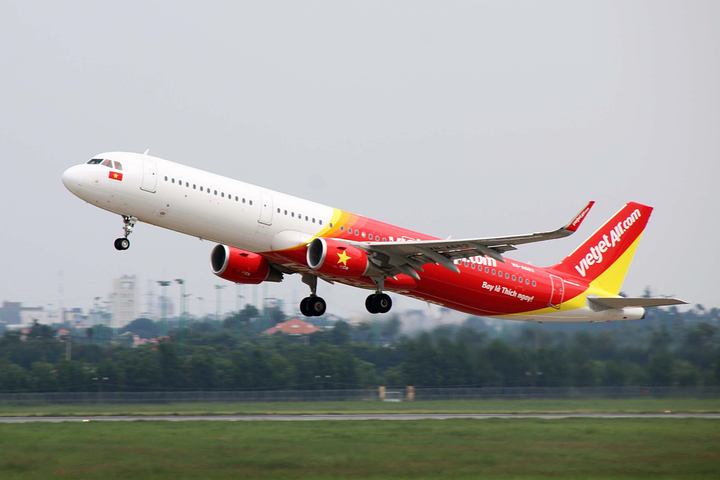 Vietjet taking off! Click to enlarge.