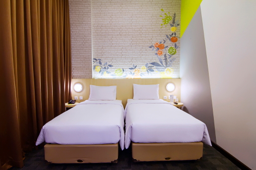 New room at Zest Hotel Sukajadi Bandung. Click to enlarge.