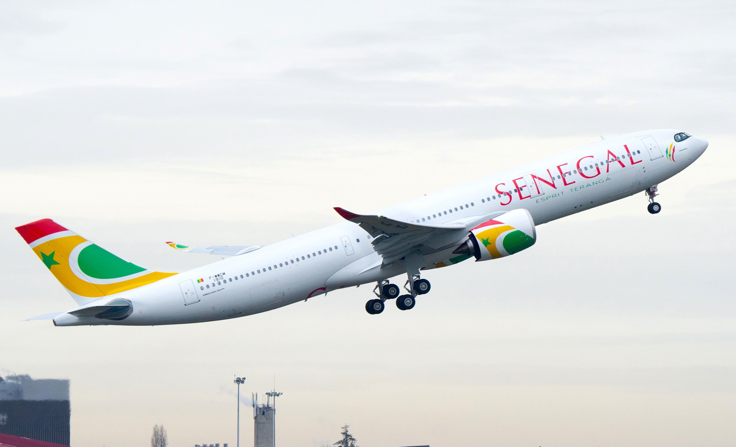 Air Senegal Airbus A330-900 MSN1910. Click to enlarge.